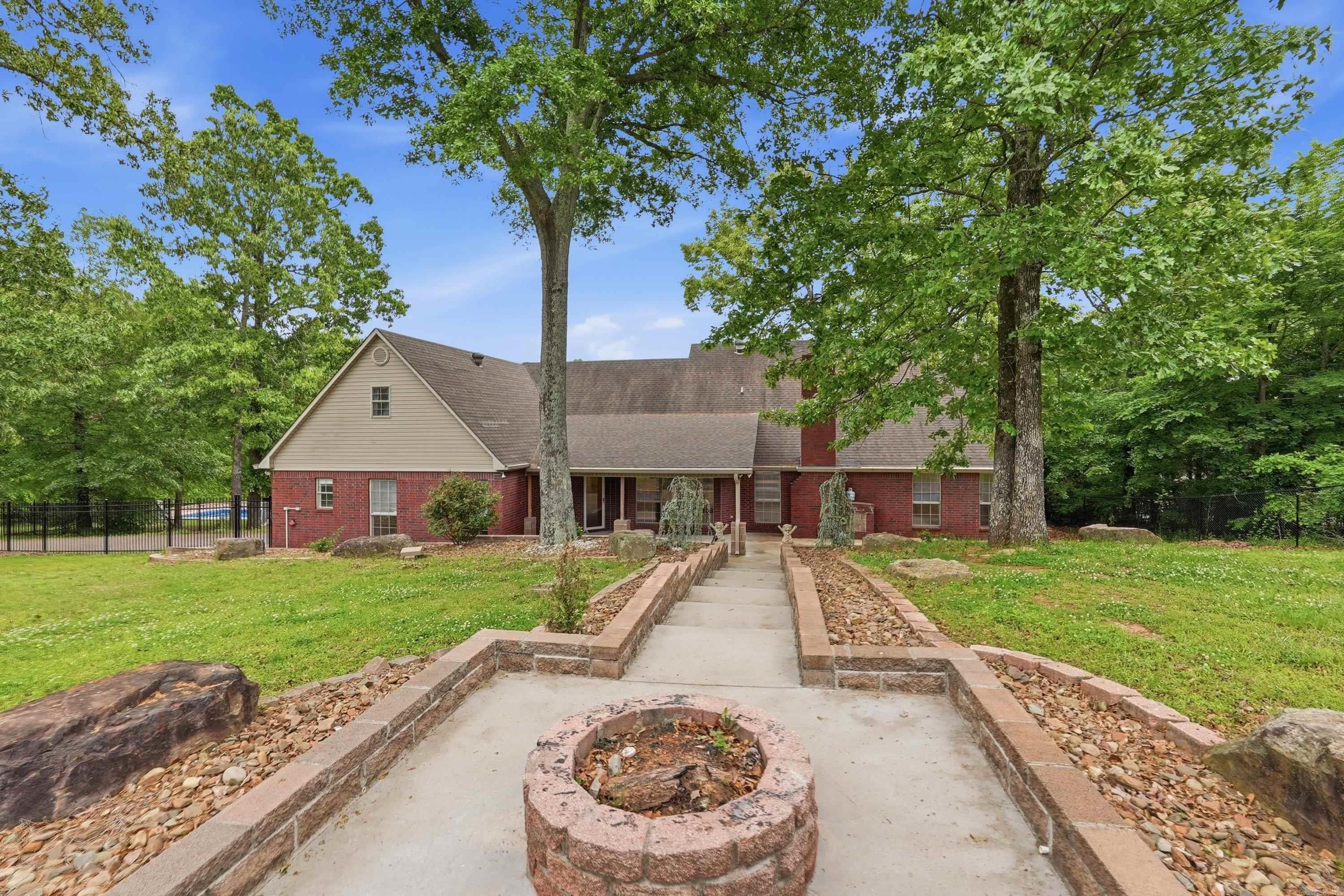 COUNTRY ESTATES - Residential