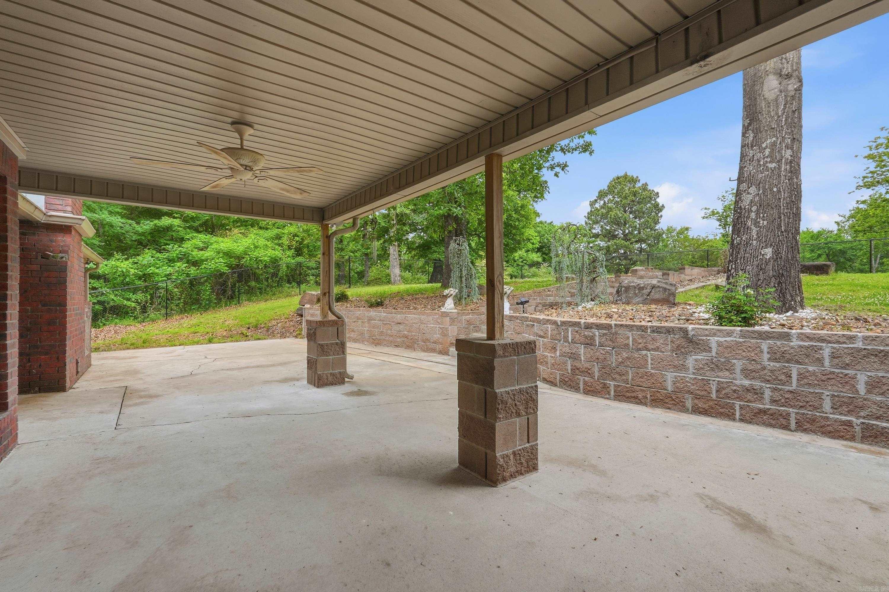 COUNTRY ESTATES - Residential
