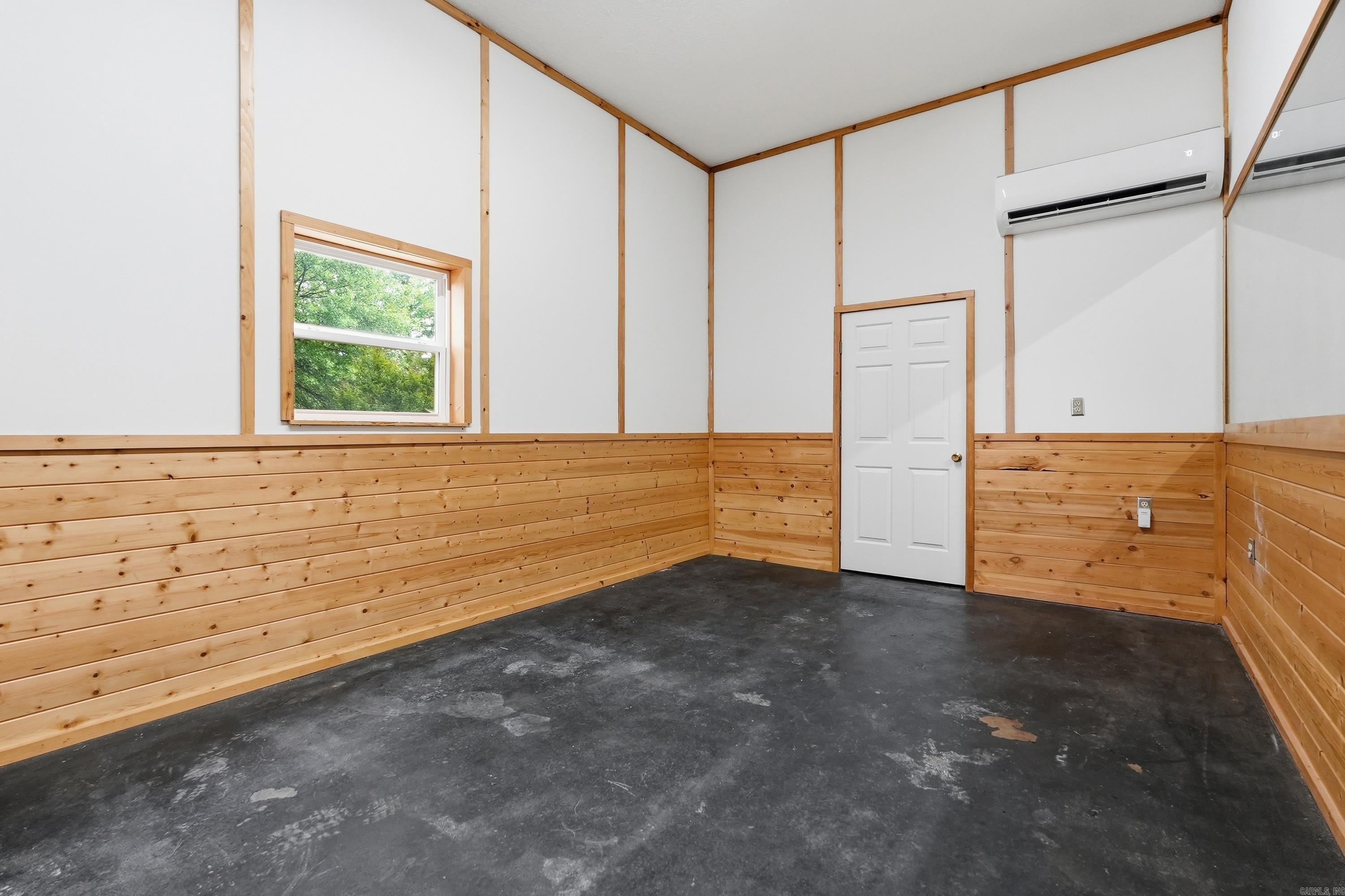 COUNTRY ESTATES - Residential
