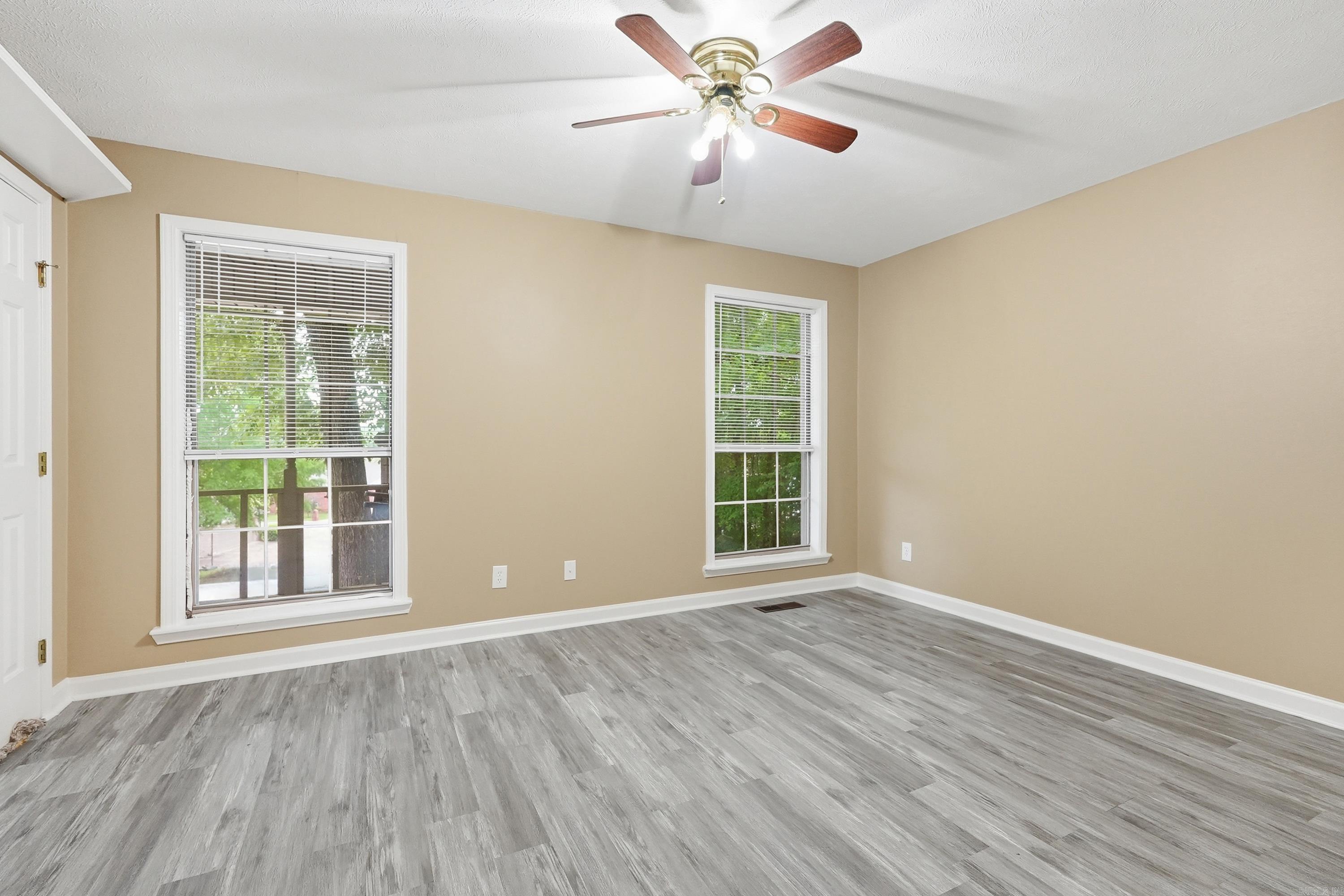 COUNTRY ESTATES - Residential
