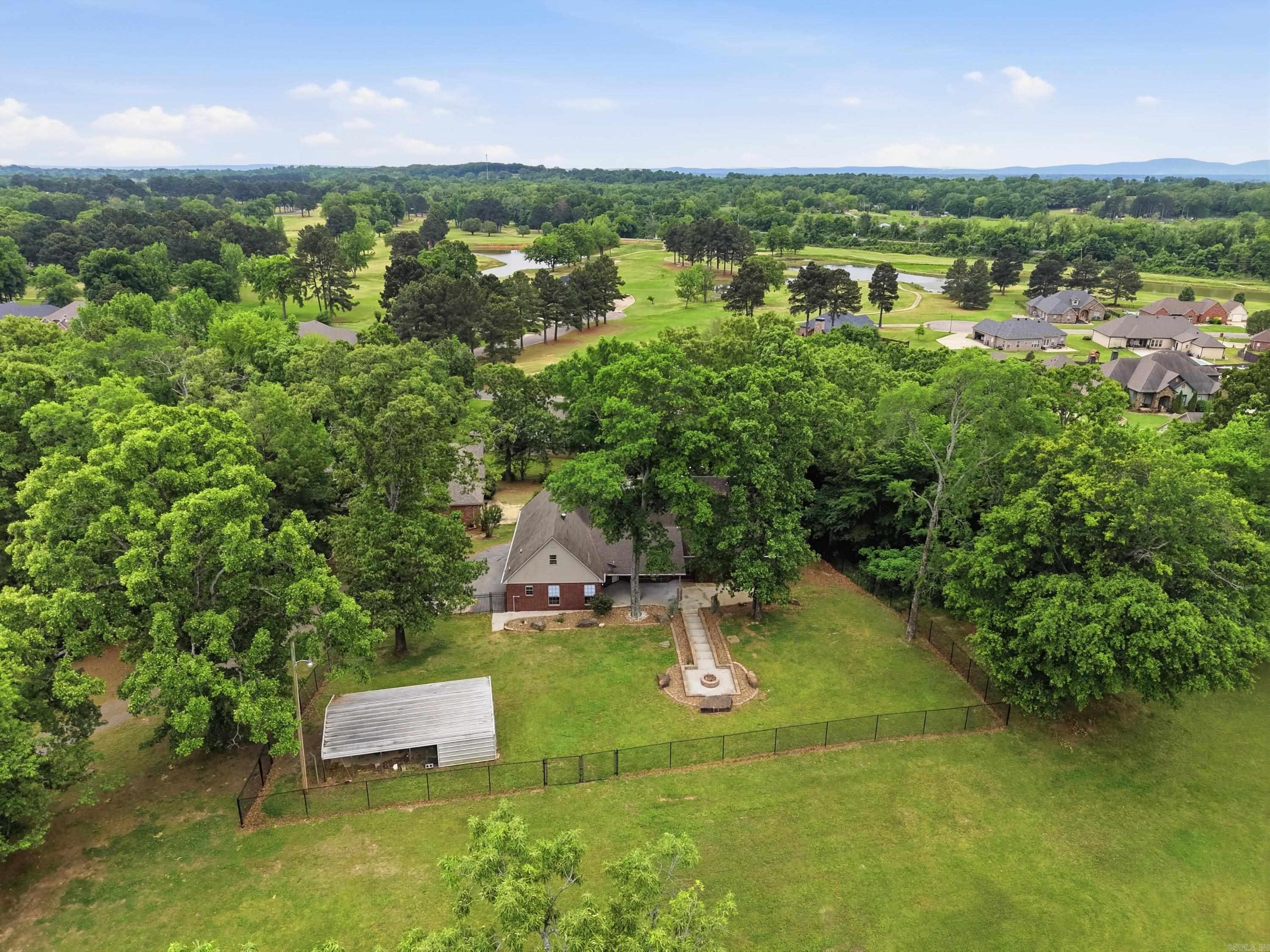 COUNTRY ESTATES - Residential