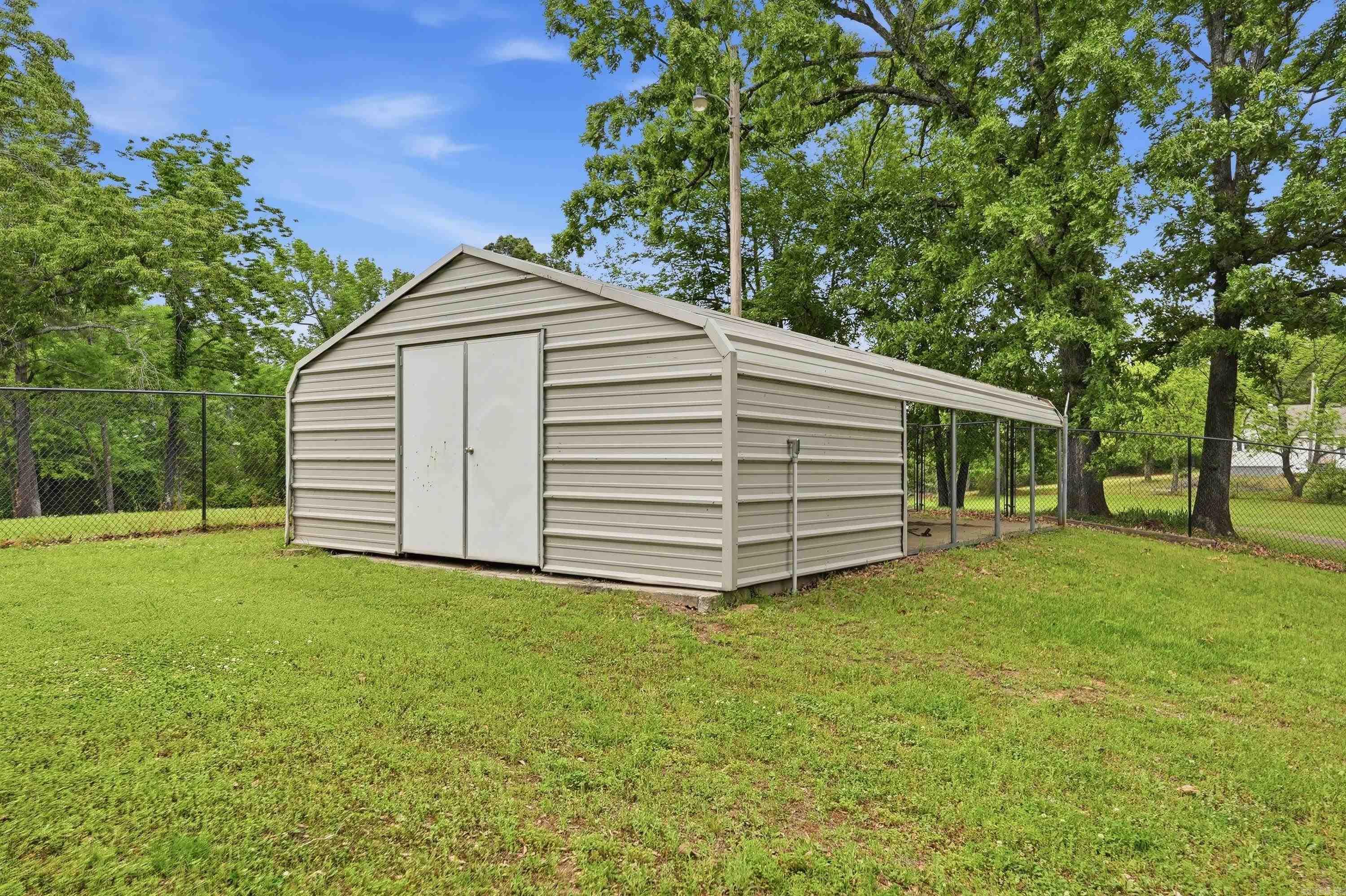 COUNTRY ESTATES - Residential