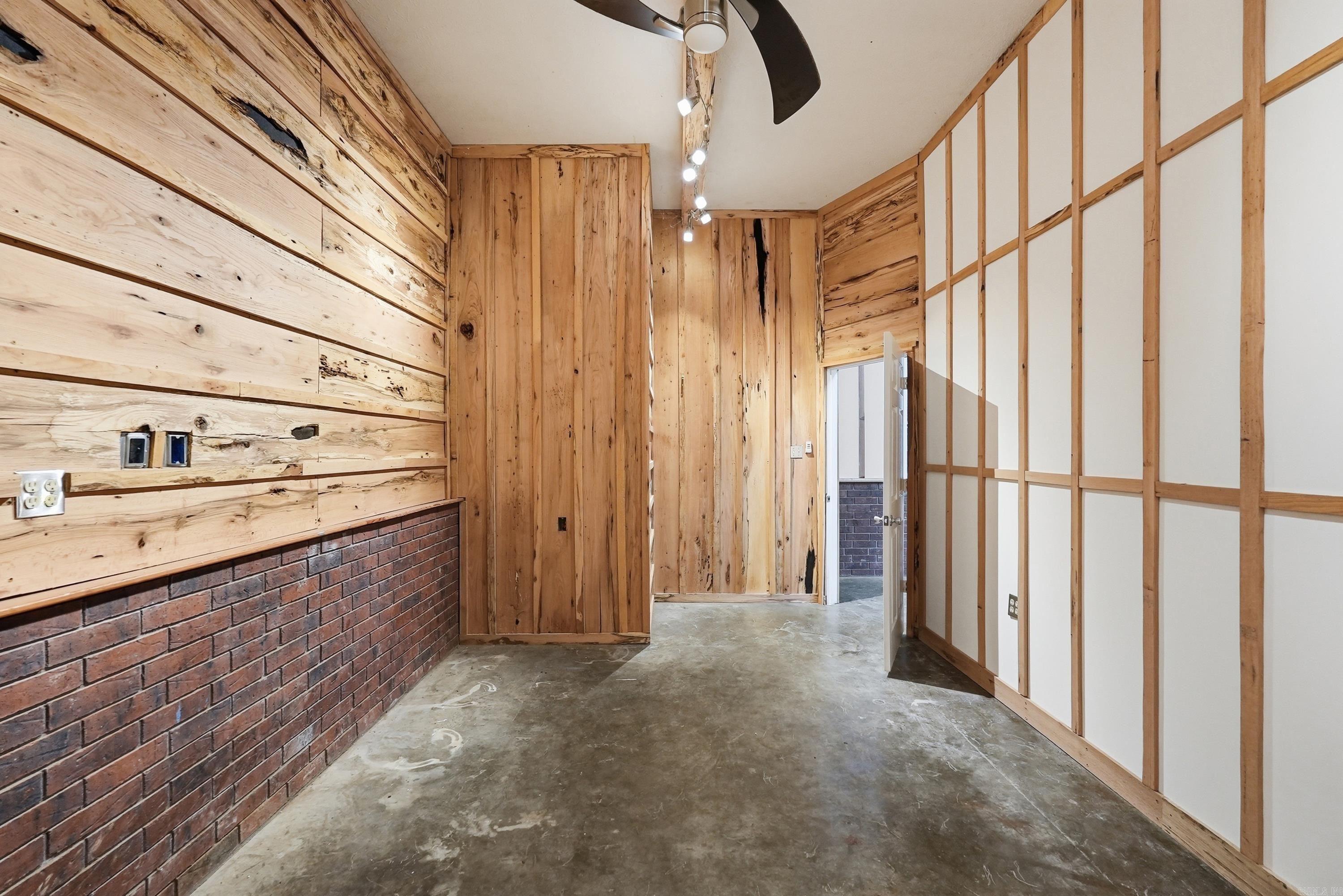 COUNTRY ESTATES - Residential