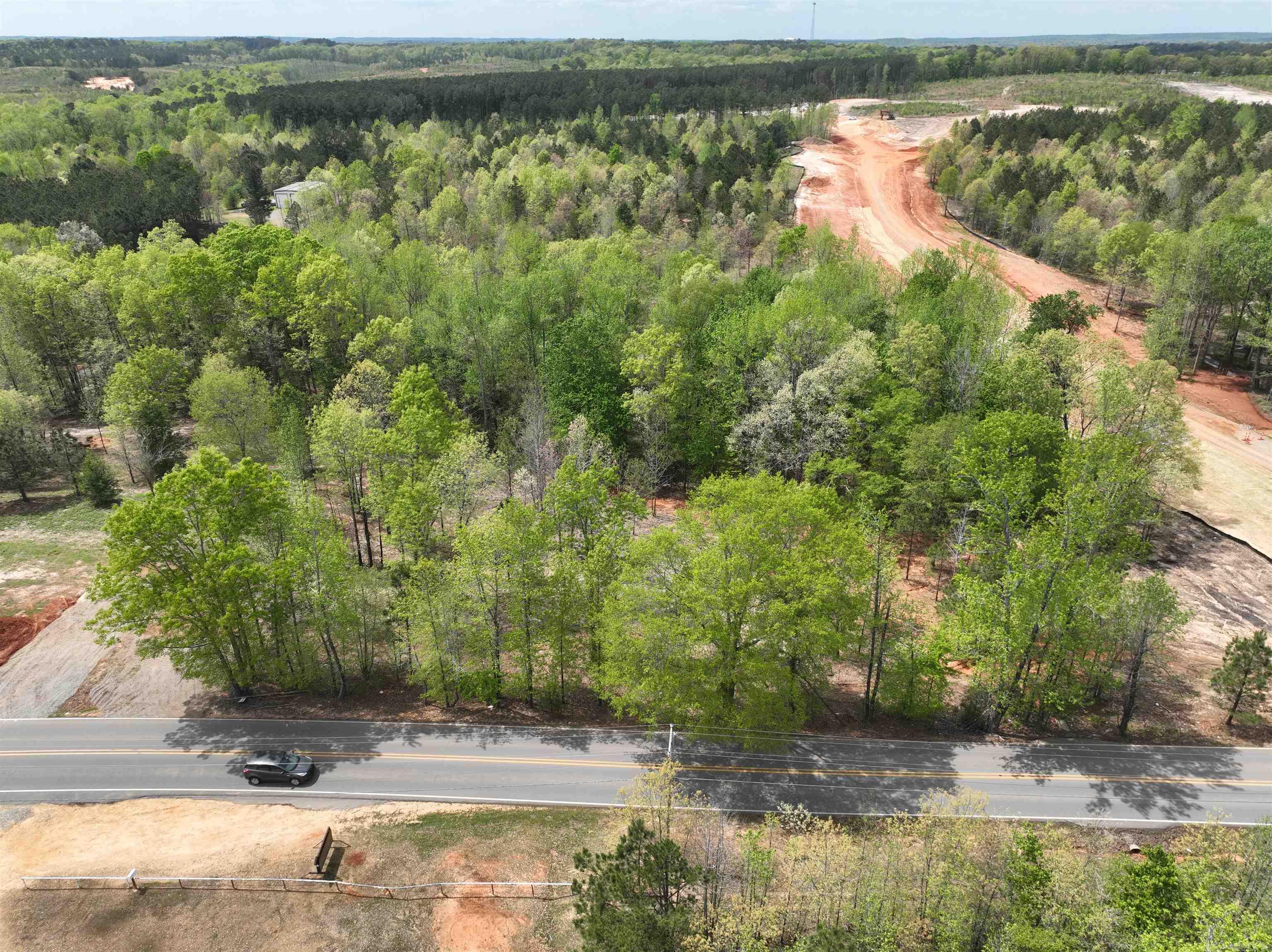 Pre-selling small acreage tract south of Little Rock. Asphalt road and utilities installed. Ready for construction.