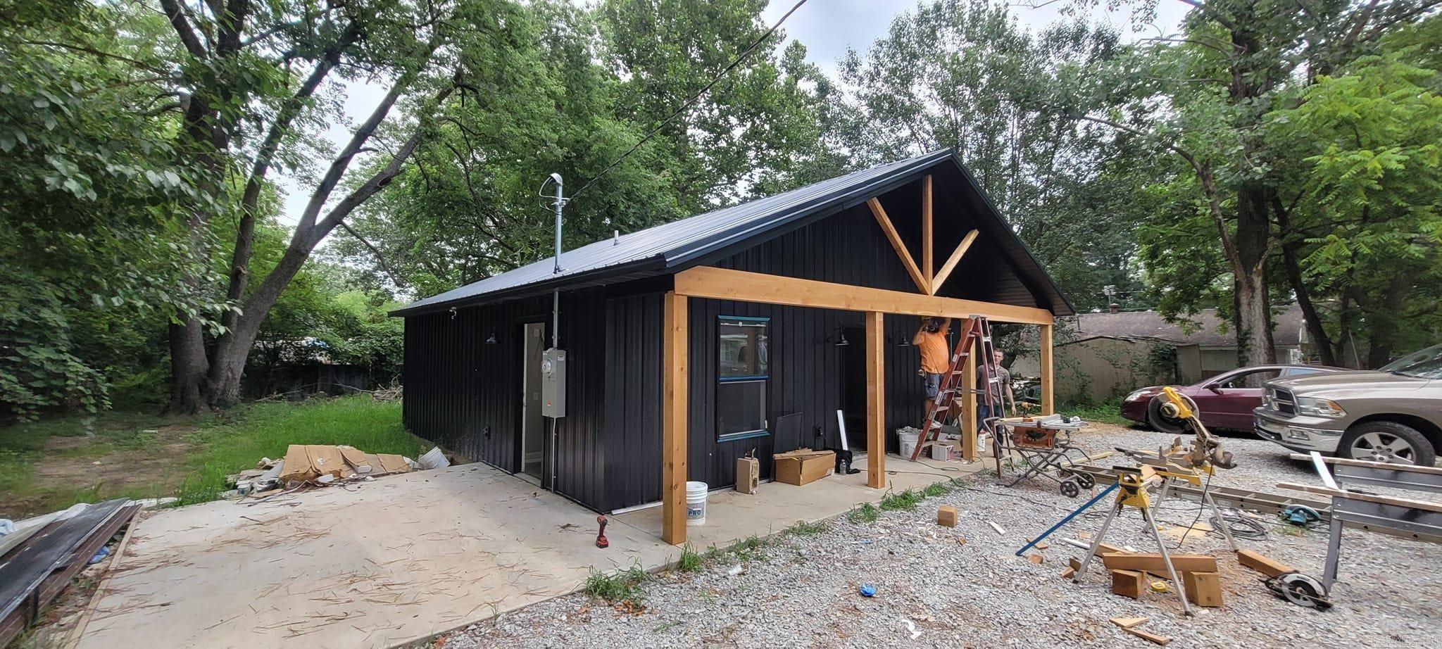 NEW CONSTRUCTION 2/1 869 SQFT ON SLAB METAL SIDING AND ROOF See appraisal in associated docs