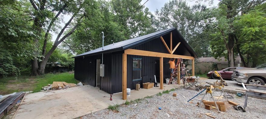 NEW CONSTRUCTION 2/1 869 SQFT ON SLAB METAL SIDING AND ROOF  See appraisal in associated docs