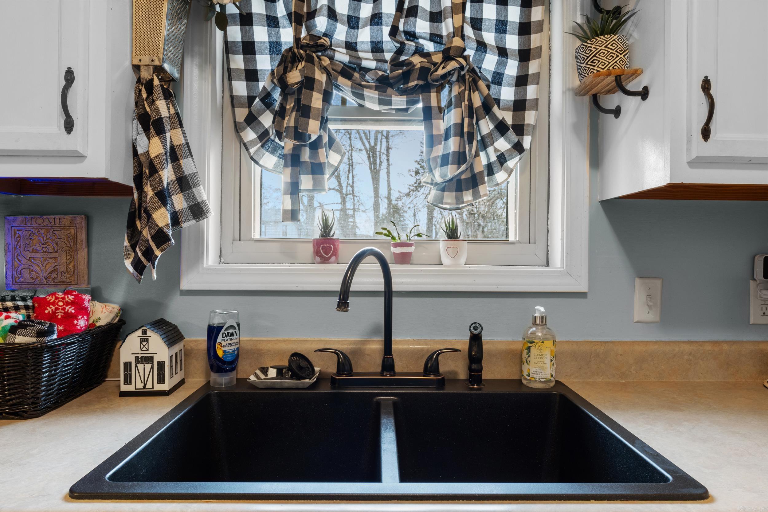 BREEZE HILLS - Residential