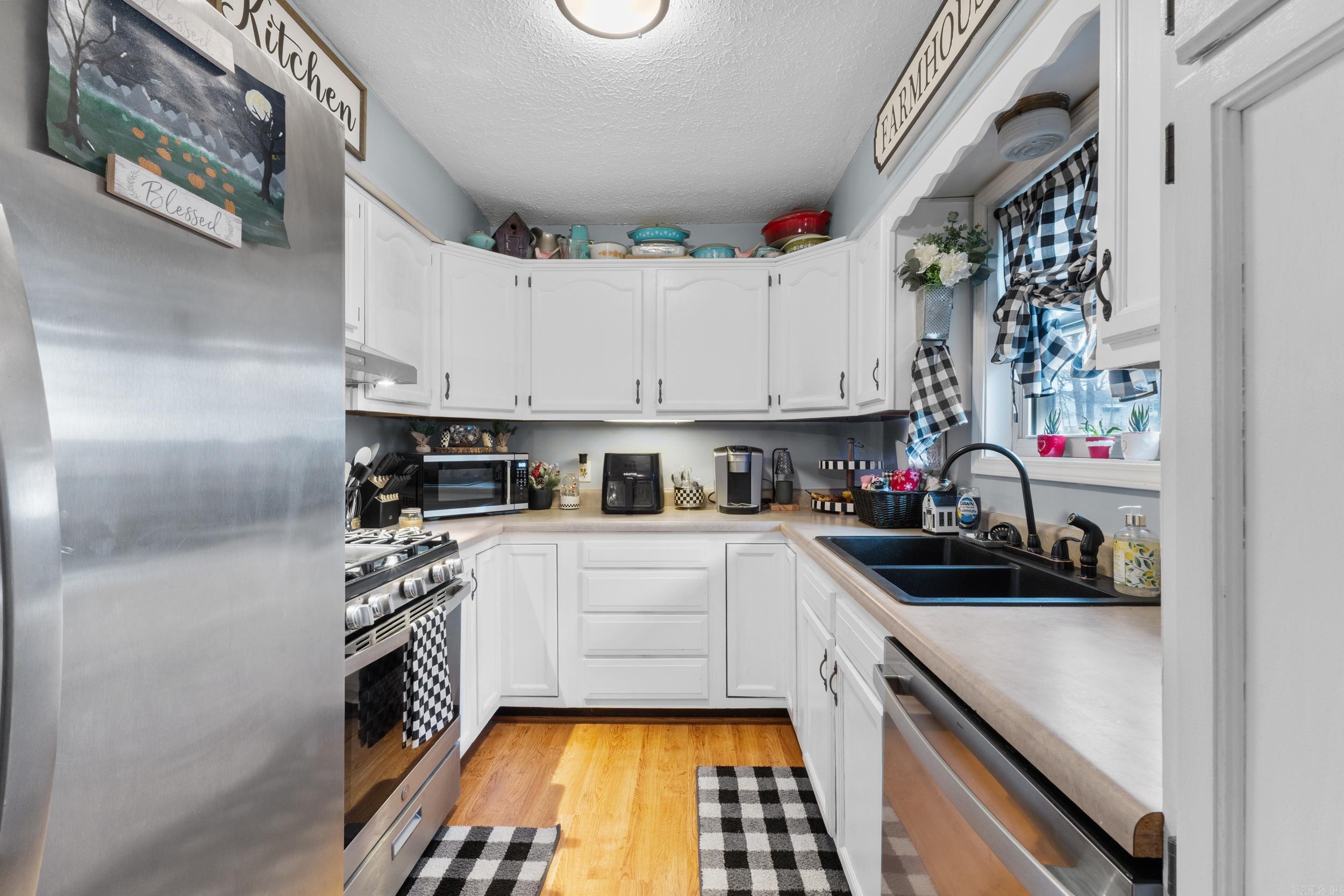 BREEZE HILLS - Residential