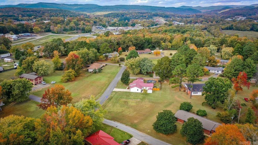 Nice level lot in a really nice subdivision that is located close to the business district of Clinton, schools, hospital and Walmart.  Walking distance to river, tennis court, and Van Buren County Library.  Utilities available but no meters have been set.  Priced to sale.