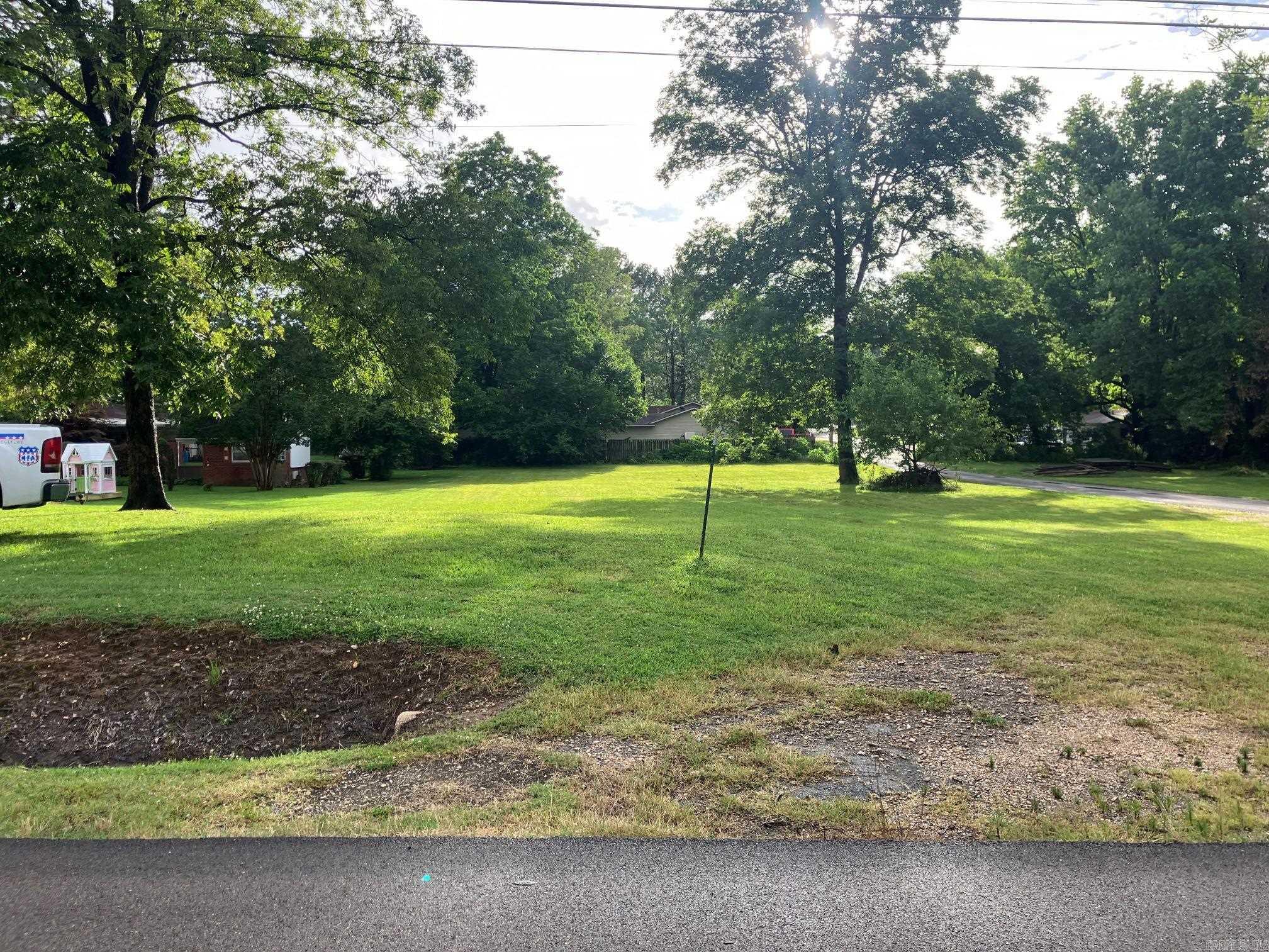 573 S. Houston Ave. is a 100'x200' (.46 acre) lot with city electric, water and sewer!