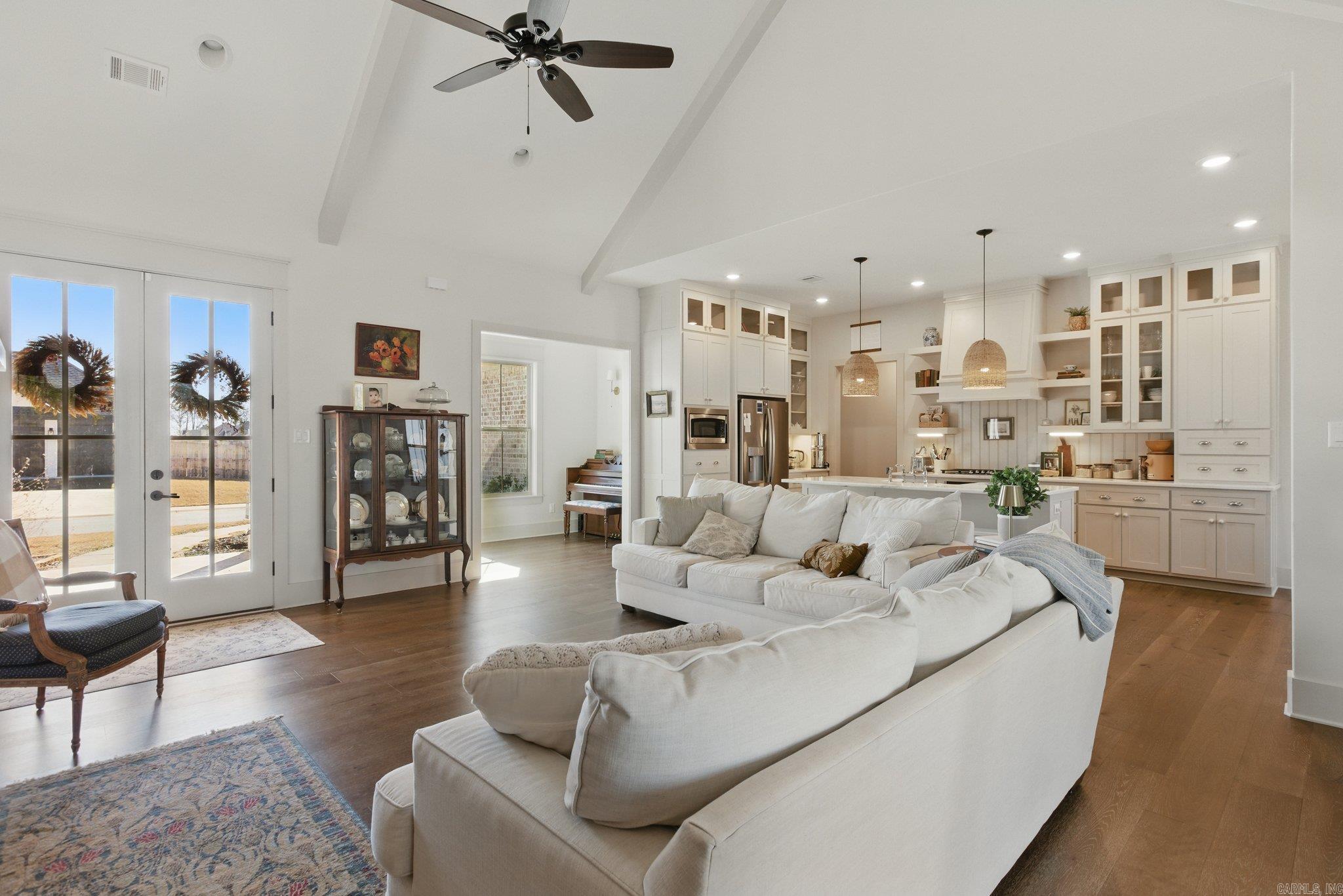 THE WOODS OF HURRICANE LAKE ESTA - Residential