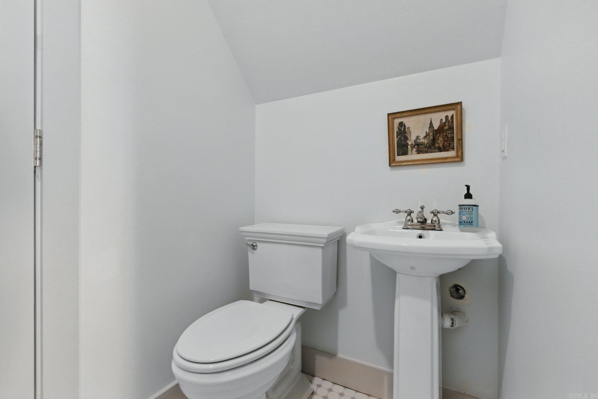 THE WOODS OF HURRICANE LAKE ESTA - Residential