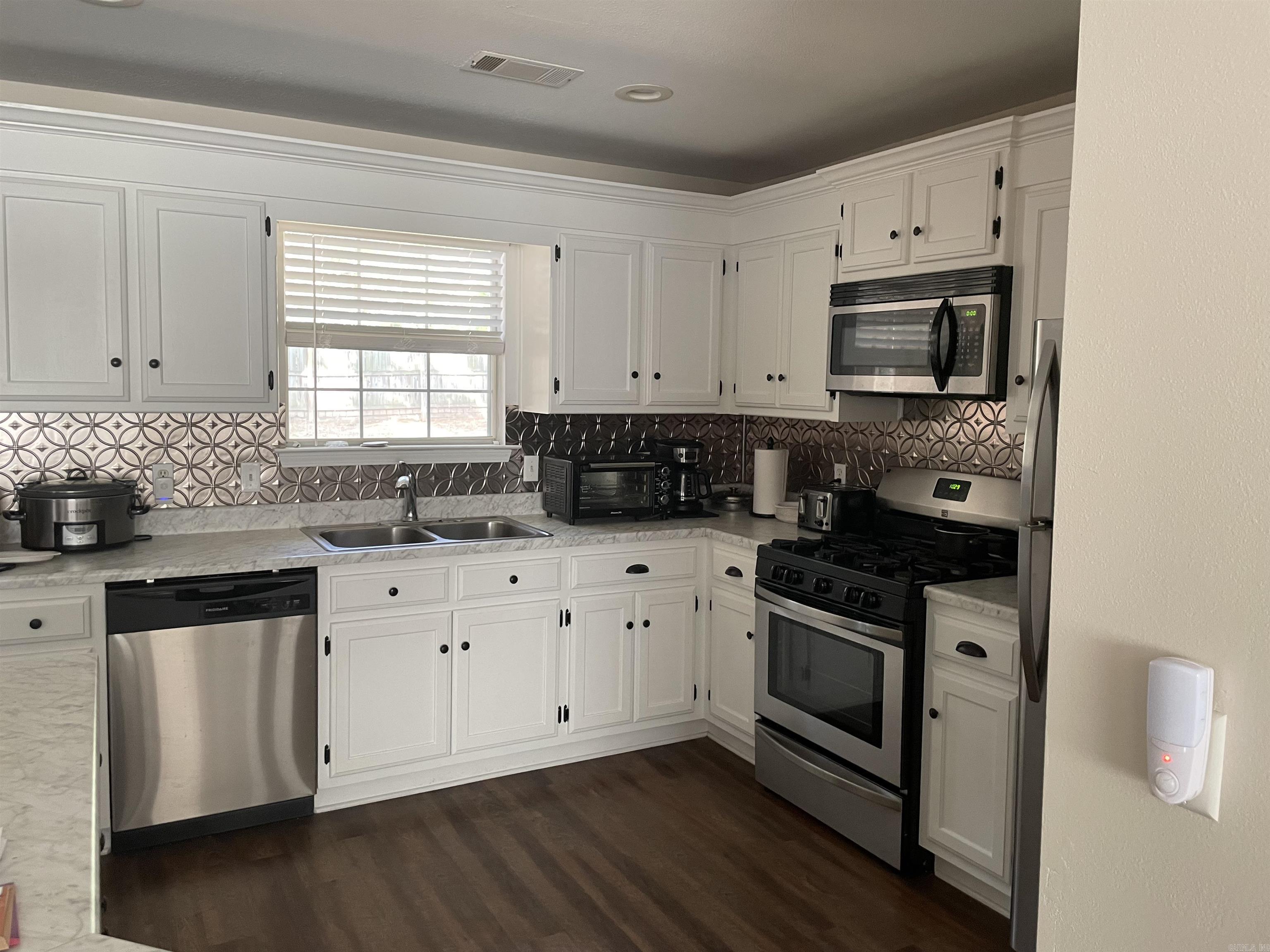 CRYSTAL VALLEY MANOR - Residential