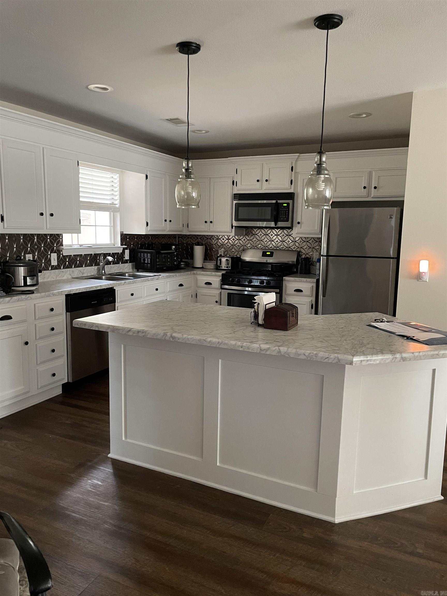 CRYSTAL VALLEY MANOR - Residential