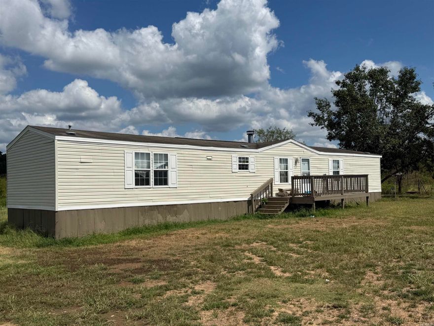 Well maintained mobile with 3 beds and 2 full baths. Would be a great starter home with room to expand.