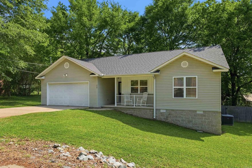 Well-maintained 3 bed, 2 bath home with a new roof and updated siding on portions of the home. Spacious kitchen with plenty of counter space and a separate laundry room. Enjoy the fully fenced backyard with a deck, all on just under half an acre. Located in the Lake Hamilton School District.