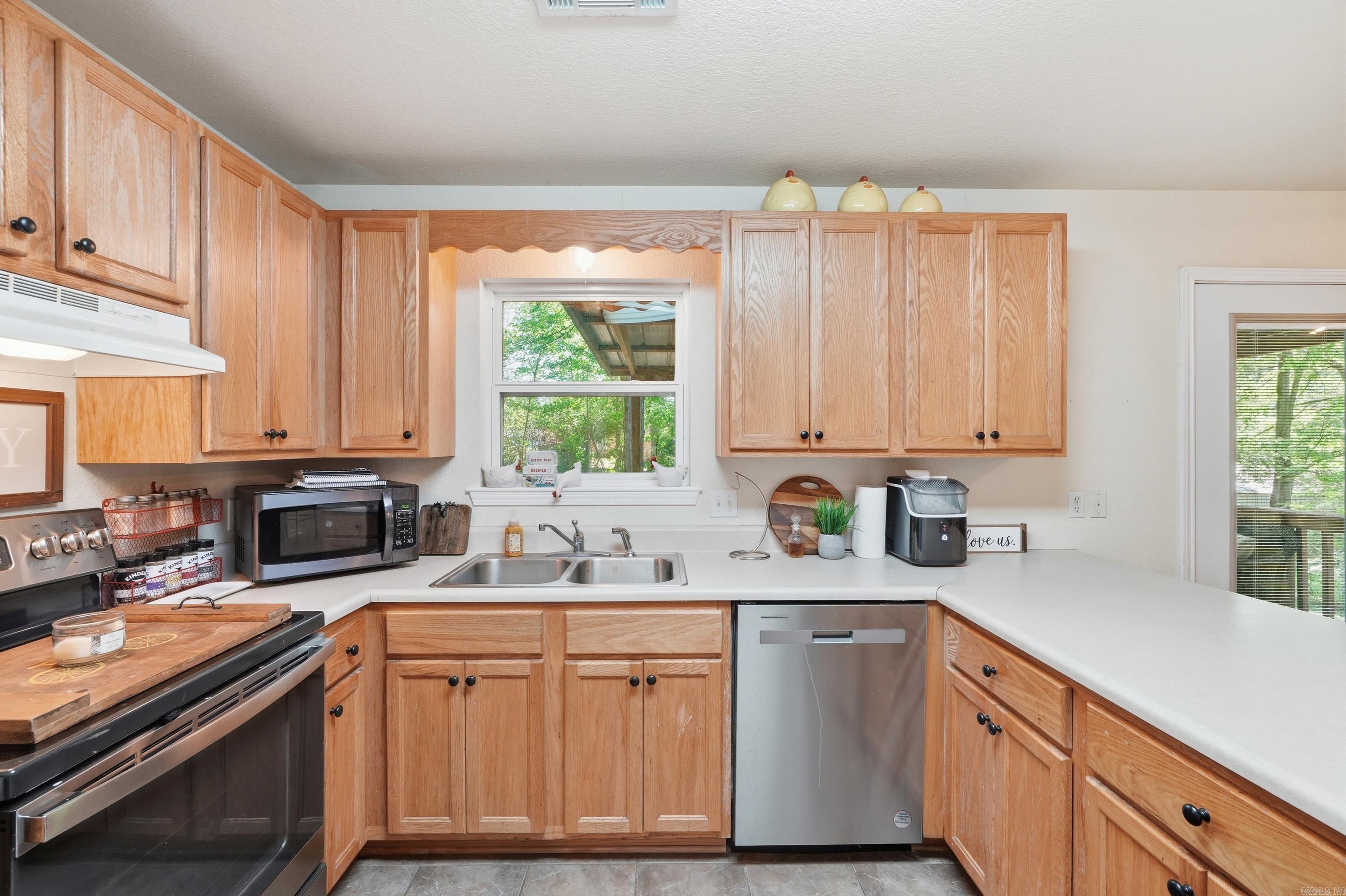 AYERS, HANK - Residential