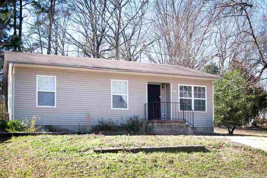Cozy 3 bedroom 1.5 Bath home in the John Barrow area of Little Rock. Great eat-in-kitchen that is perfect for your family dinners. The lease for this property is 18 months and income has to be three times the amount of rent unless you have a housing voucher.