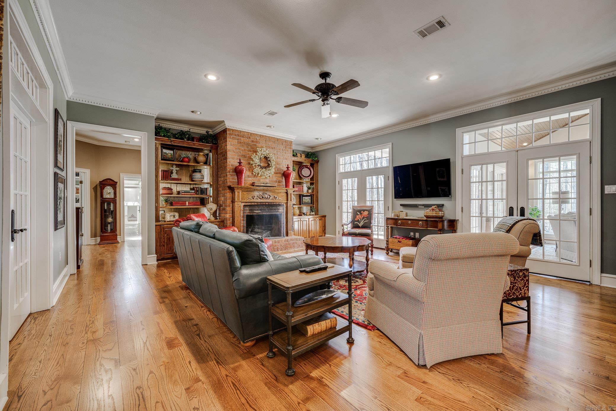 PIPPINPOST - Residential