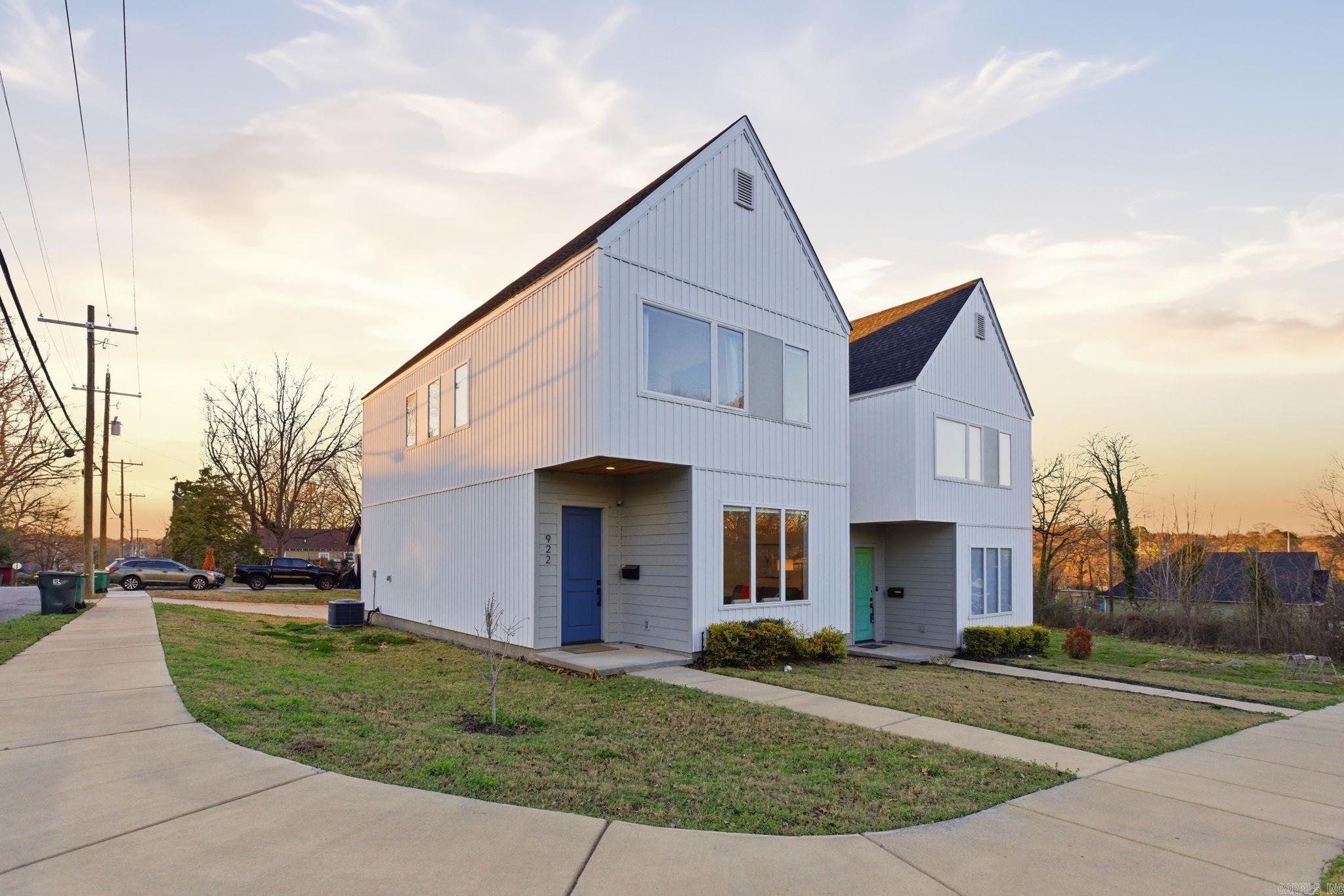 COTTAGES ON PARK II - Residential