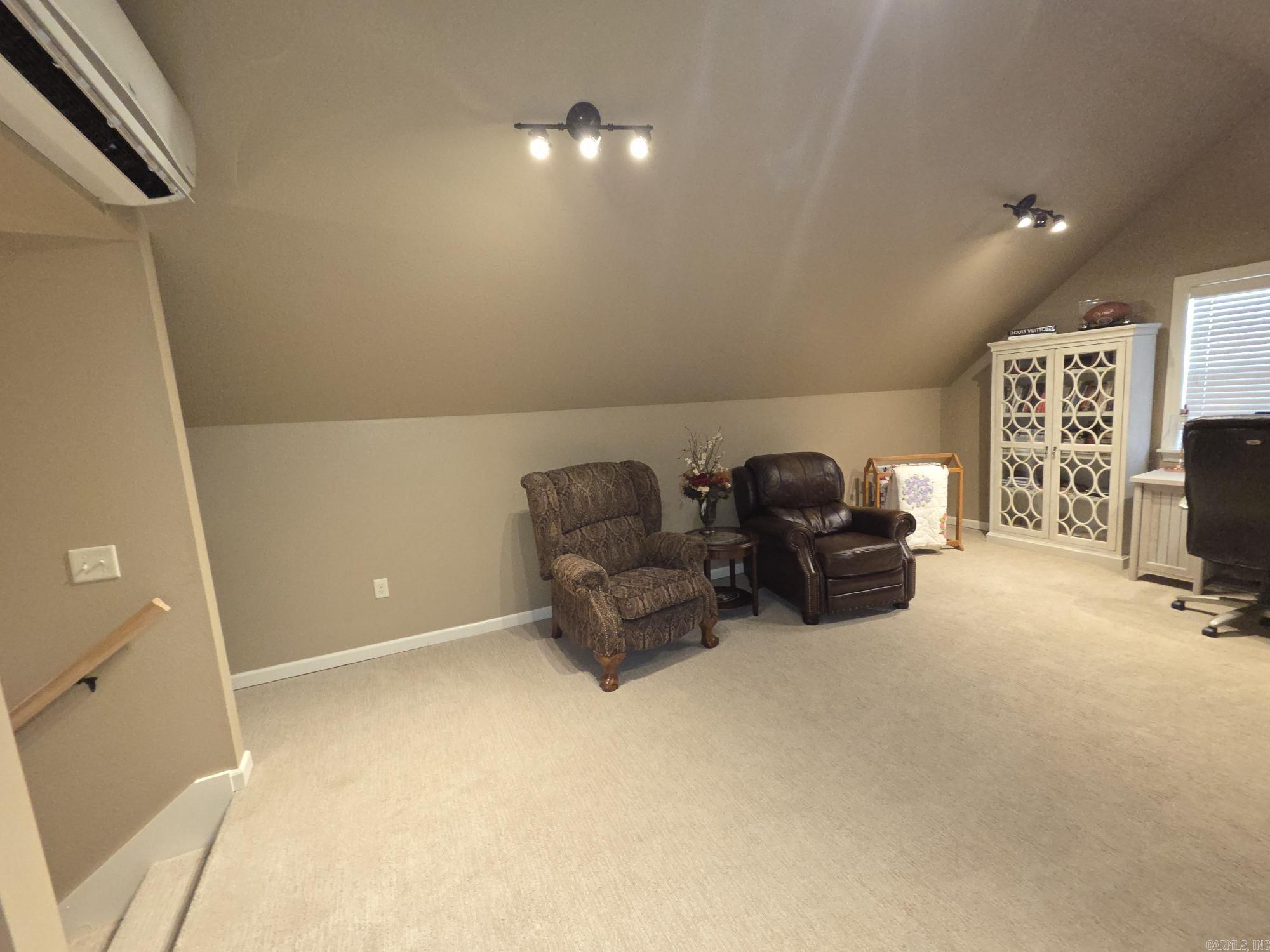 DIAMOND KEY ESTATES - Residential