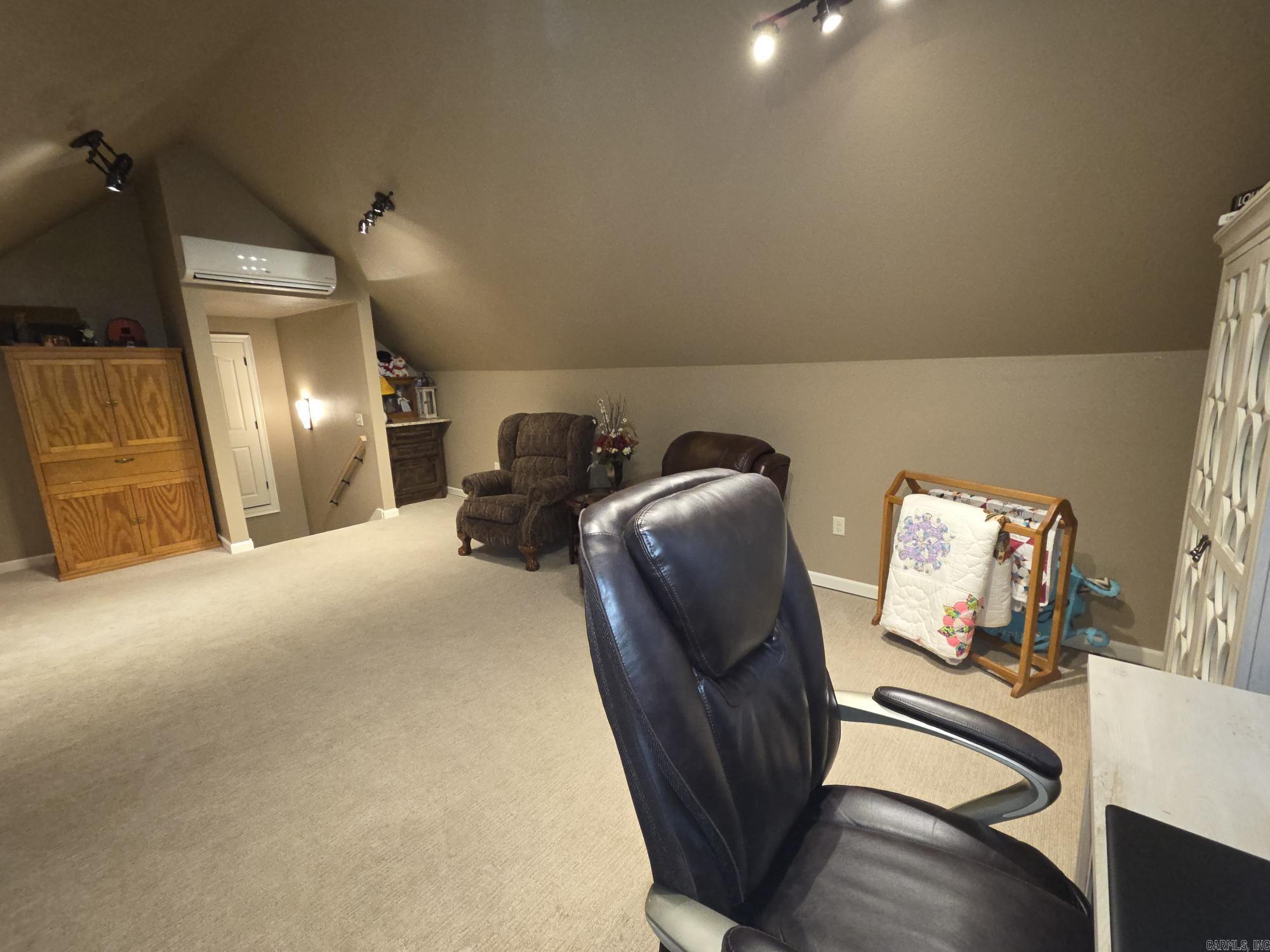 DIAMOND KEY ESTATES - Residential