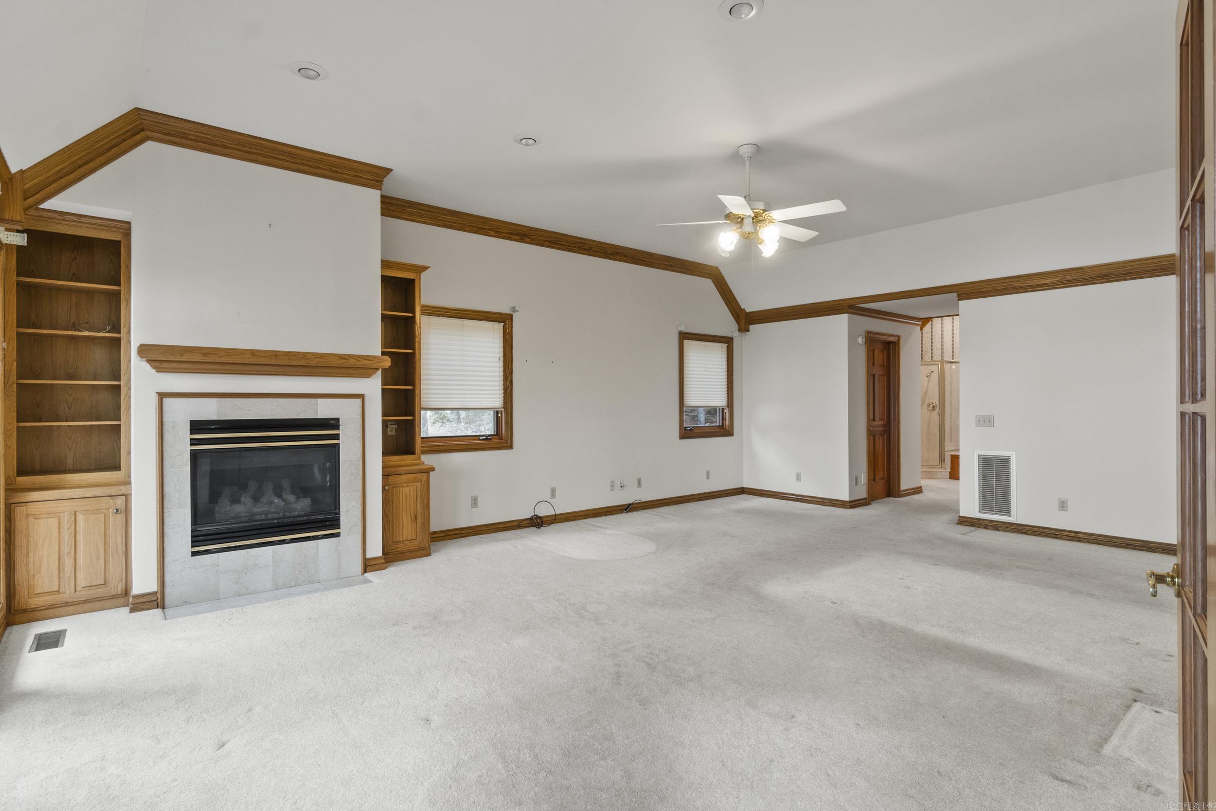 DIAMOND BLUFF ESTATES EAST - Residential