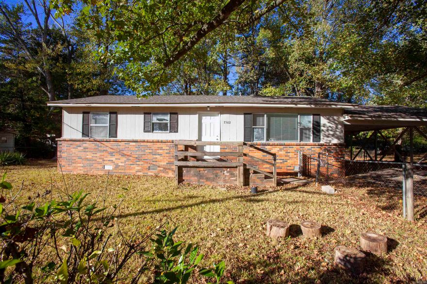 Great 3BR in SWLR. The lease for this property is for 2 years with a 3% increase after the first year and income has to be 3x the amount of rent. NO SECTION 8.