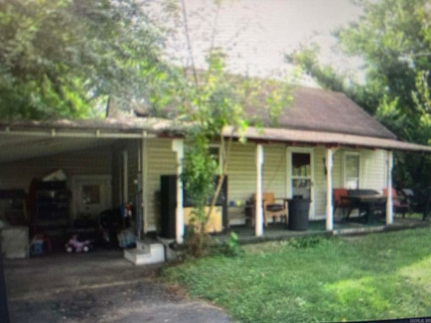 Nice lot to build new construction home.