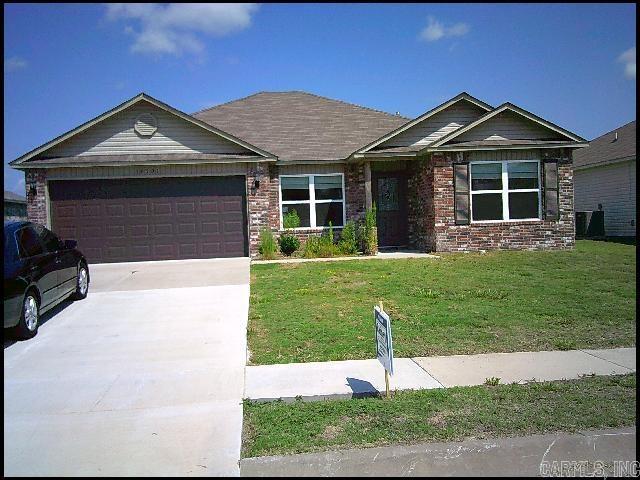 *NORTH LITTLE ROCK* GORGEOUS HOME IN COUNTRY CLUB OF ARKANSAS SUBDIVISION!! This 4 Bedroom And 2 Bath Home Features 1500 Sqft! Range And Dishwasher Provided In Kitchen. Fridge And Washer/Dryer Provided With Increased Rent Of $75! Carpet And Vinyl Flooring Throughout! Two Car Garage For Parking! PET FRIENDLY!! AVAILABLE NOW!!! <a href='https://raineyrealty.com/virtualtour.php?r=C5mMcn'> Click here for a 360° Virtual Tour</a>