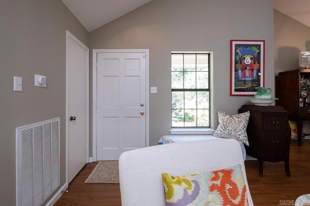 WOODLAND HILLS TO LR - Residential
