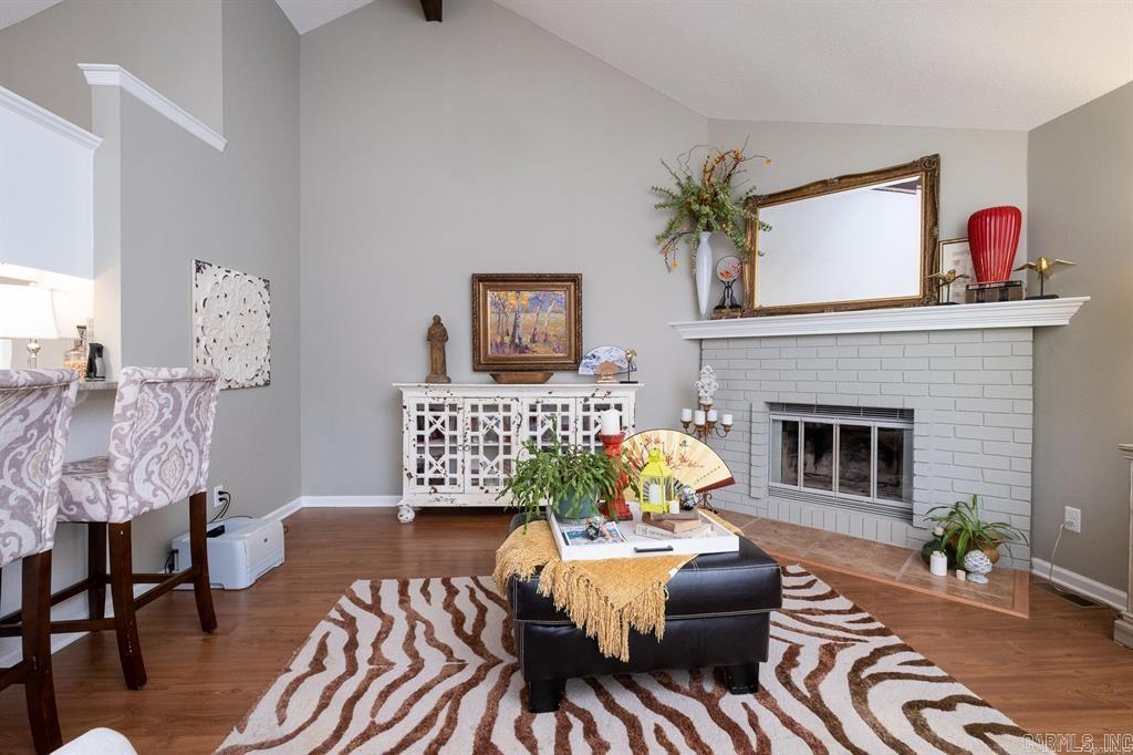WOODLAND HILLS TO LR - Residential
