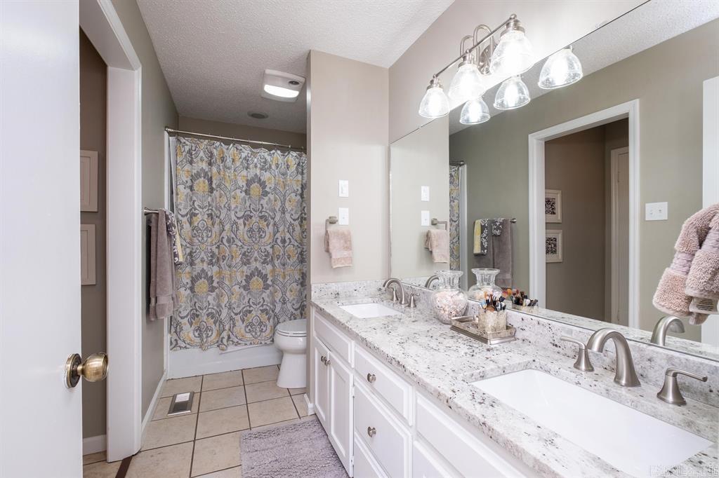 WOODLAND HILLS TO LR - Residential