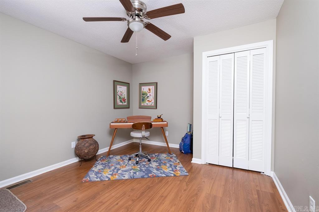WOODLAND HILLS TO LR - Residential