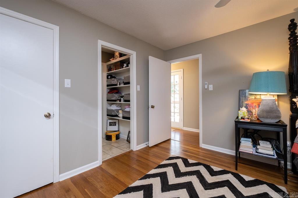 WOODLAND HILLS TO LR - Residential