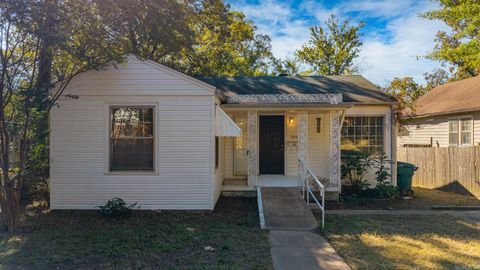 Photo of 5329 Lee Avenue, Little Rock, AR 72205 (MLS # 26015760)