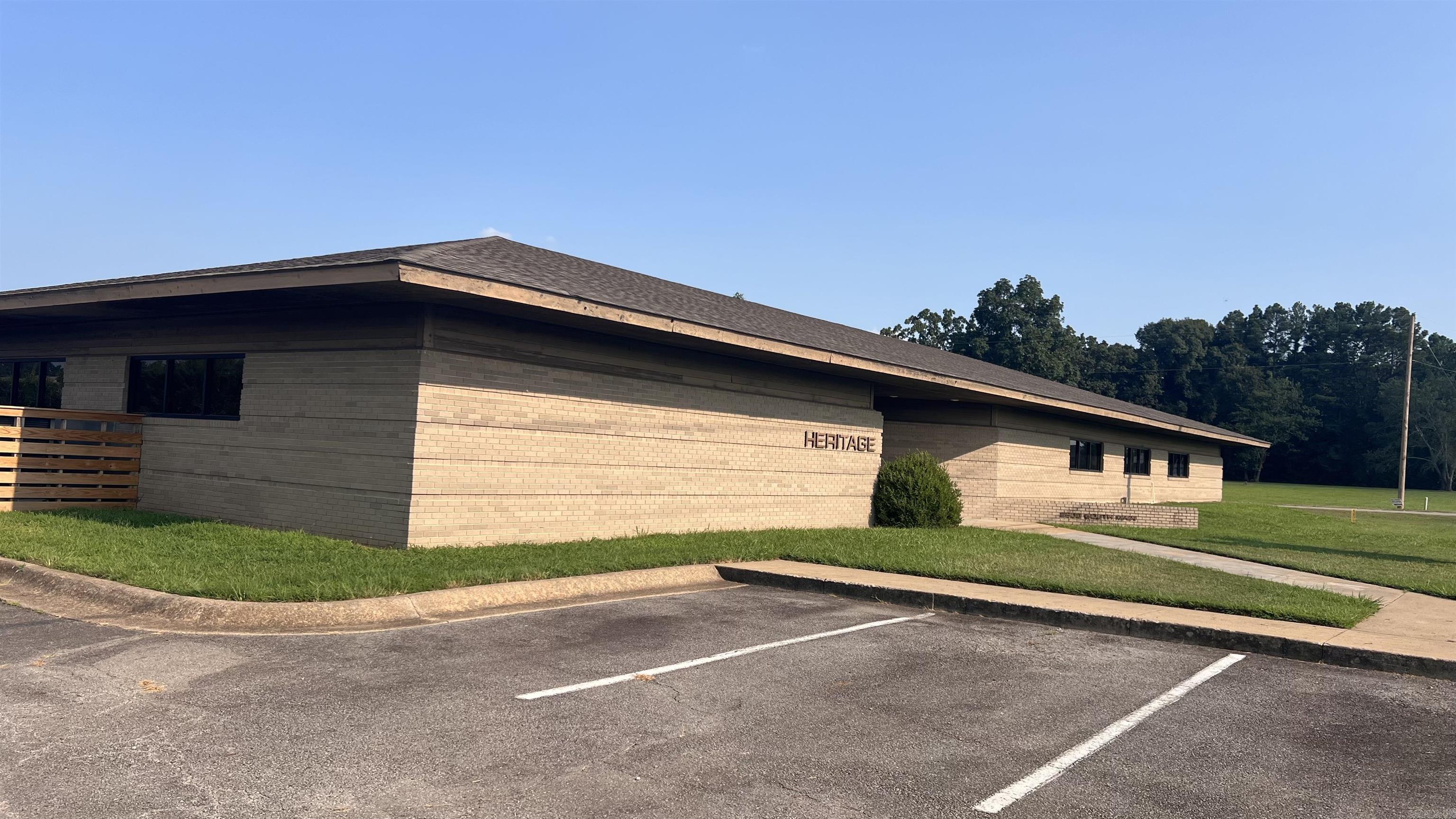 Introducing a prime investment opportunity in Searcy, AR; a well-appointed 6,726 SF office building, constructed in 2001. Boasting modern facilities and an efficient layout, this property is perfectly suited for a range of office uses. With ample space for operations and a strategic location, just minutes from key thoroughfares, it offers the ideal setting for a thriving business. - Spacious 6,726 SF office building - Versatile layout for various office uses - Well-maintained exterior with professional curb appeal - Efficient and functional interior design - Ample space for business operations