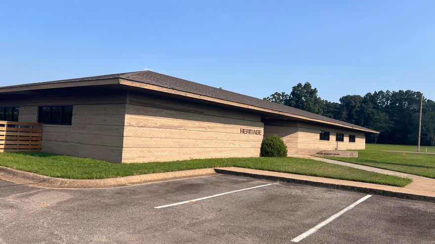 Introducing a prime investment opportunity in Searcy, AR; a well-appointed 6,726 SF office building, constructed in 2001. Boasting modern facilities and an efficient layout, this property is perfectly suited for a range of office uses. With ample space for operations and a strategic location, just minutes from key thoroughfares, it offers the ideal setting for a thriving business.  - Spacious 6,726 SF office building - Versatile layout for various office uses - Well-maintained exterior with professional curb appeal - Efficient and functional interior design - Ample space for business operations