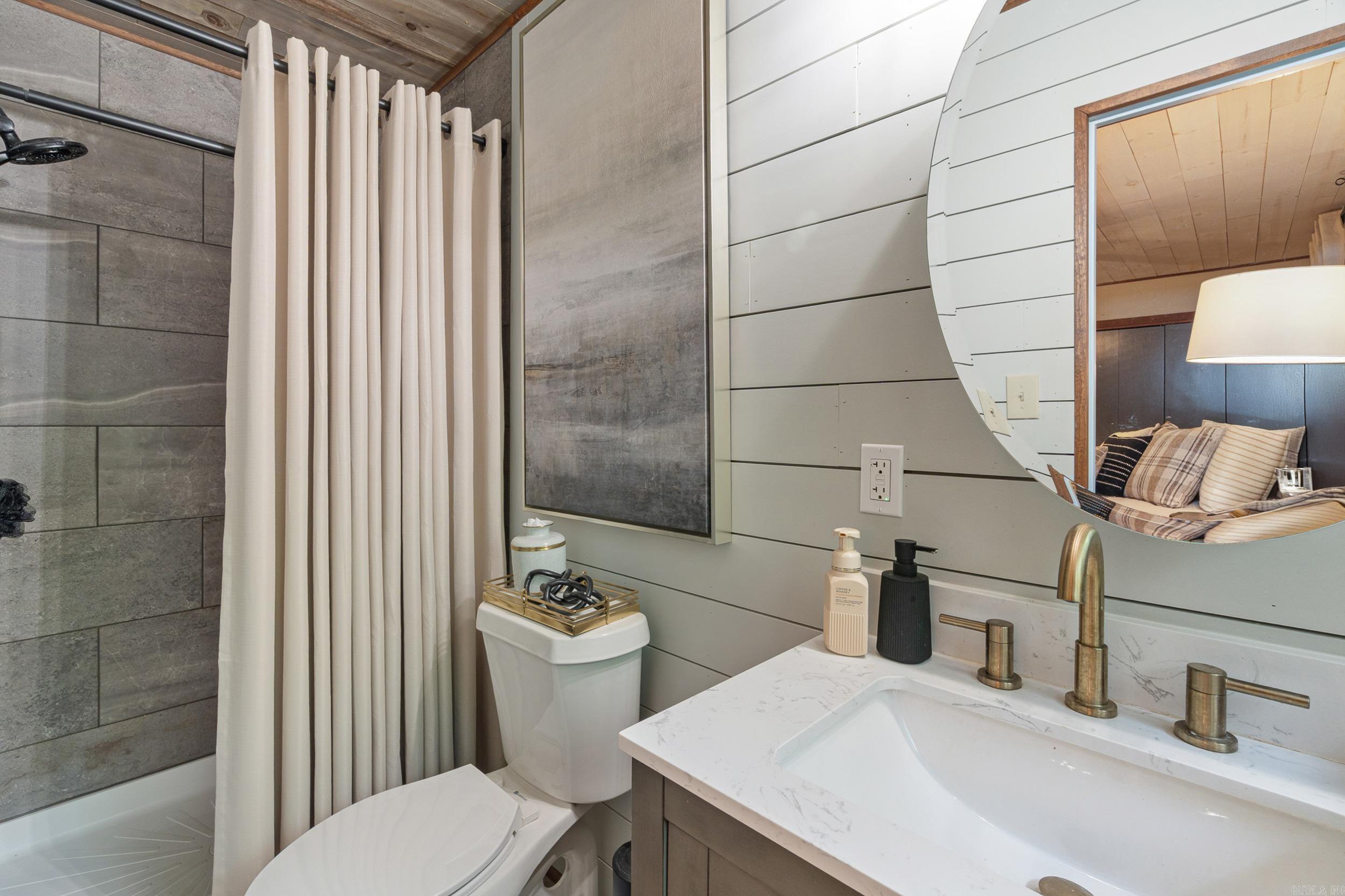 HAMILTON HILLS - Residential