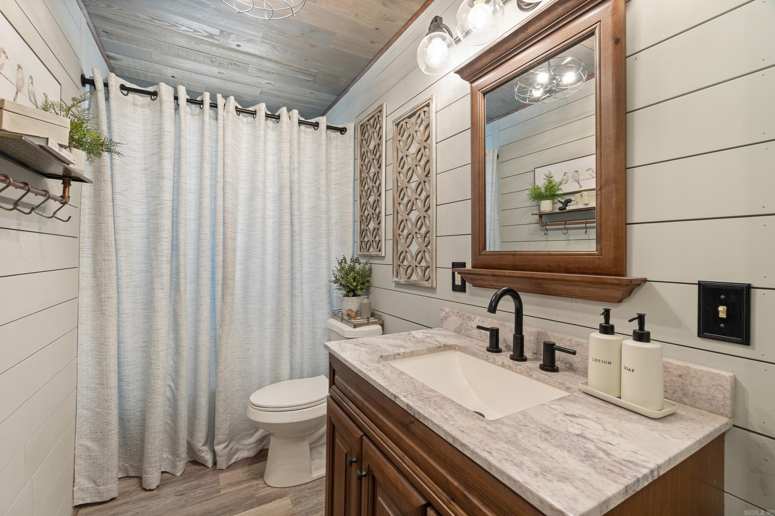 HAMILTON HILLS - Residential