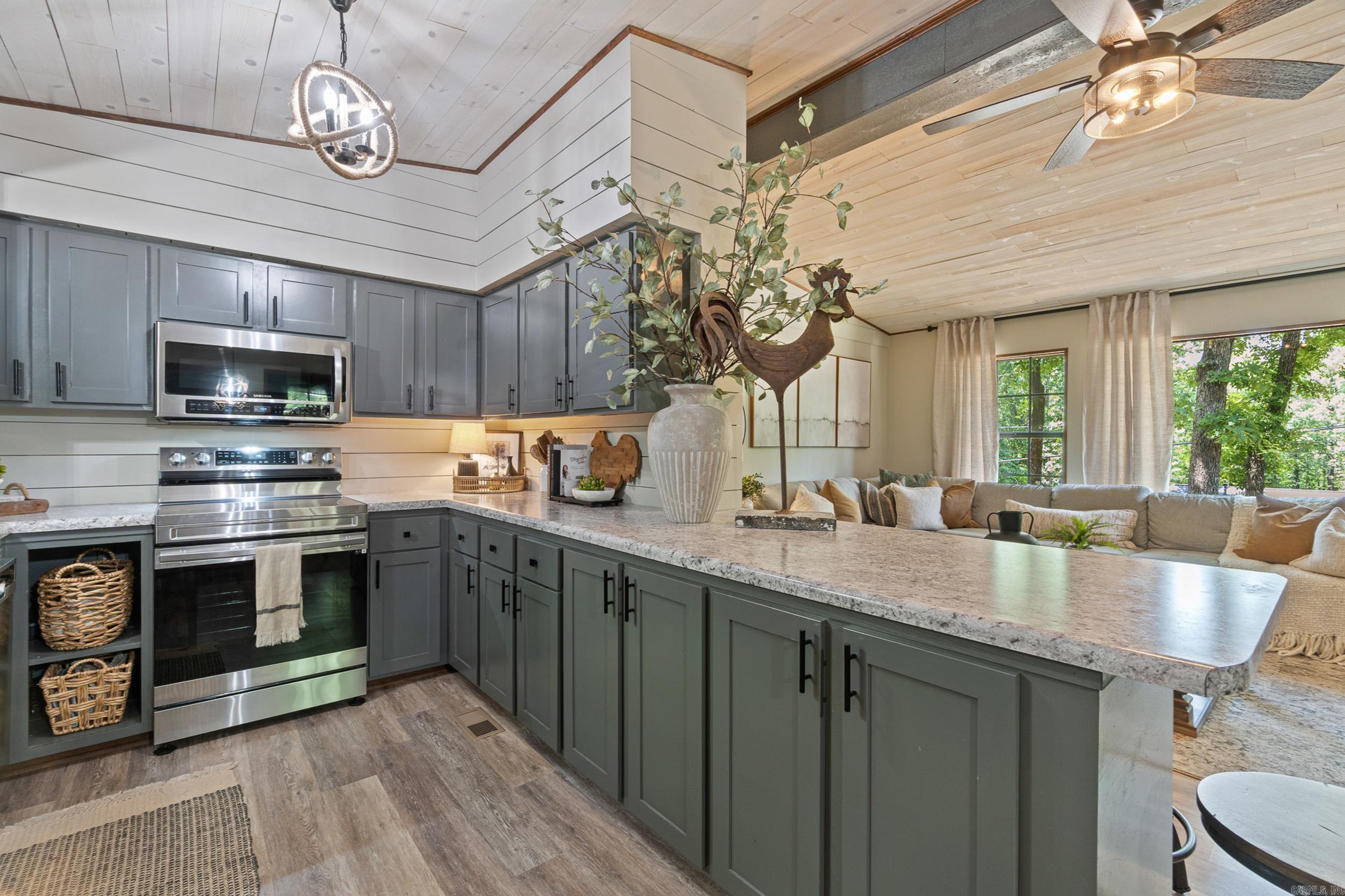 HAMILTON HILLS - Residential