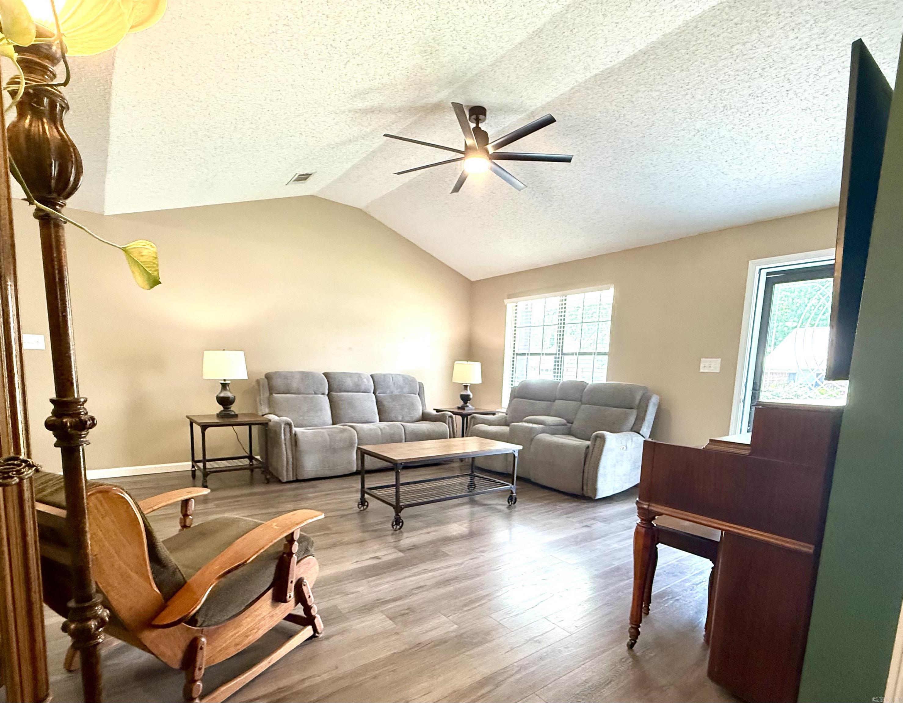 FIELDS FARM - Residential