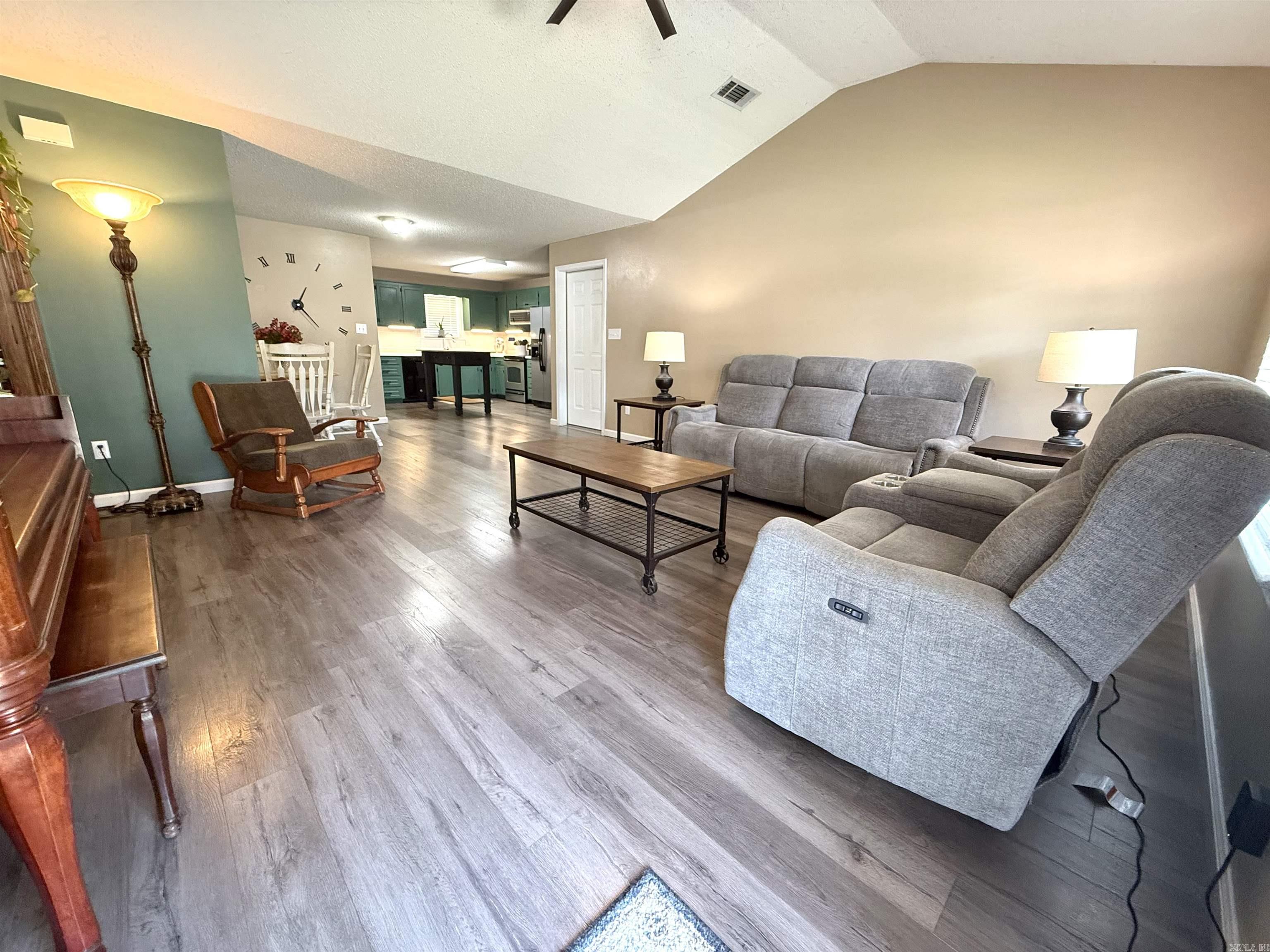 FIELDS FARM - Residential