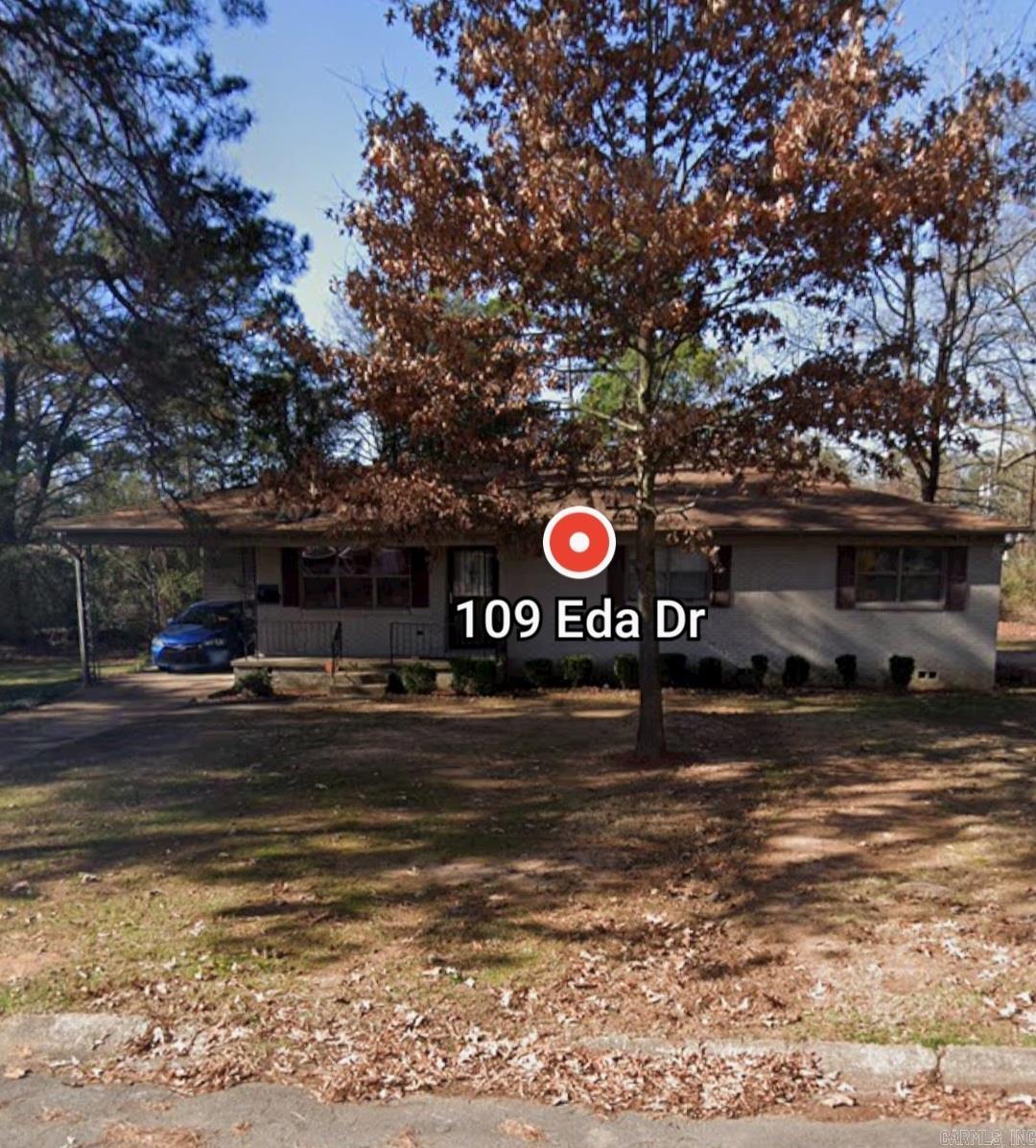 Nice home close to Schools and Shopping New paint and Flooring Large layout 3 Bedroom and 2.5 Baths