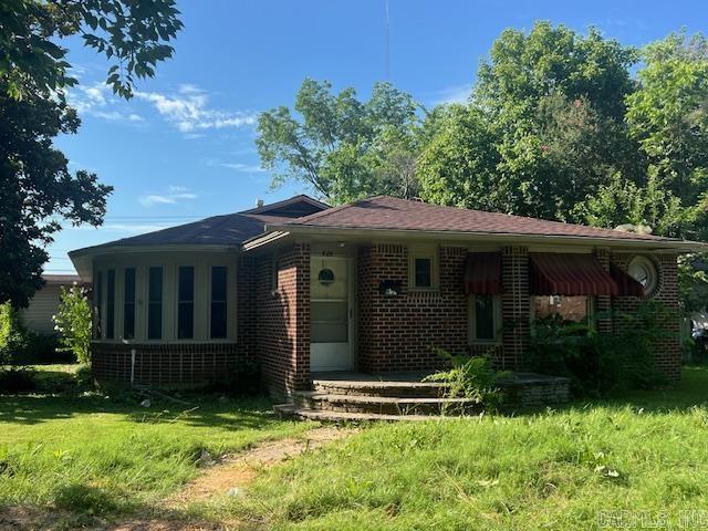 Character and Charm meet you at this corner lot property location in Walnut Ridge on NW 2nd Street. Vintage style three-bedroom house with two bathrooms and a large inviting living room. Off of the expansive living room is a dining room with a rounded window wall. Conveniently located off of the dining area is the kitchen and laundry area.All offers must be submitted by the Buyer's agent via the RES.NET Agent Portal. If your offer is accepted, you agree to be responsible for an offer submission technology fee of $150.00. The fee will be collected and disbursed by the settlement agent and disbursed at the closing and settlement of the transaction. To submit your buyer's offer, simply click the link below. If you already have a RES.NET Agent account, you will be prompted to log in. If not, you will be prompted to create an account. To begin, click or paste this link into your web browser: https://agent.res.net/Offers.aspx?-1797124