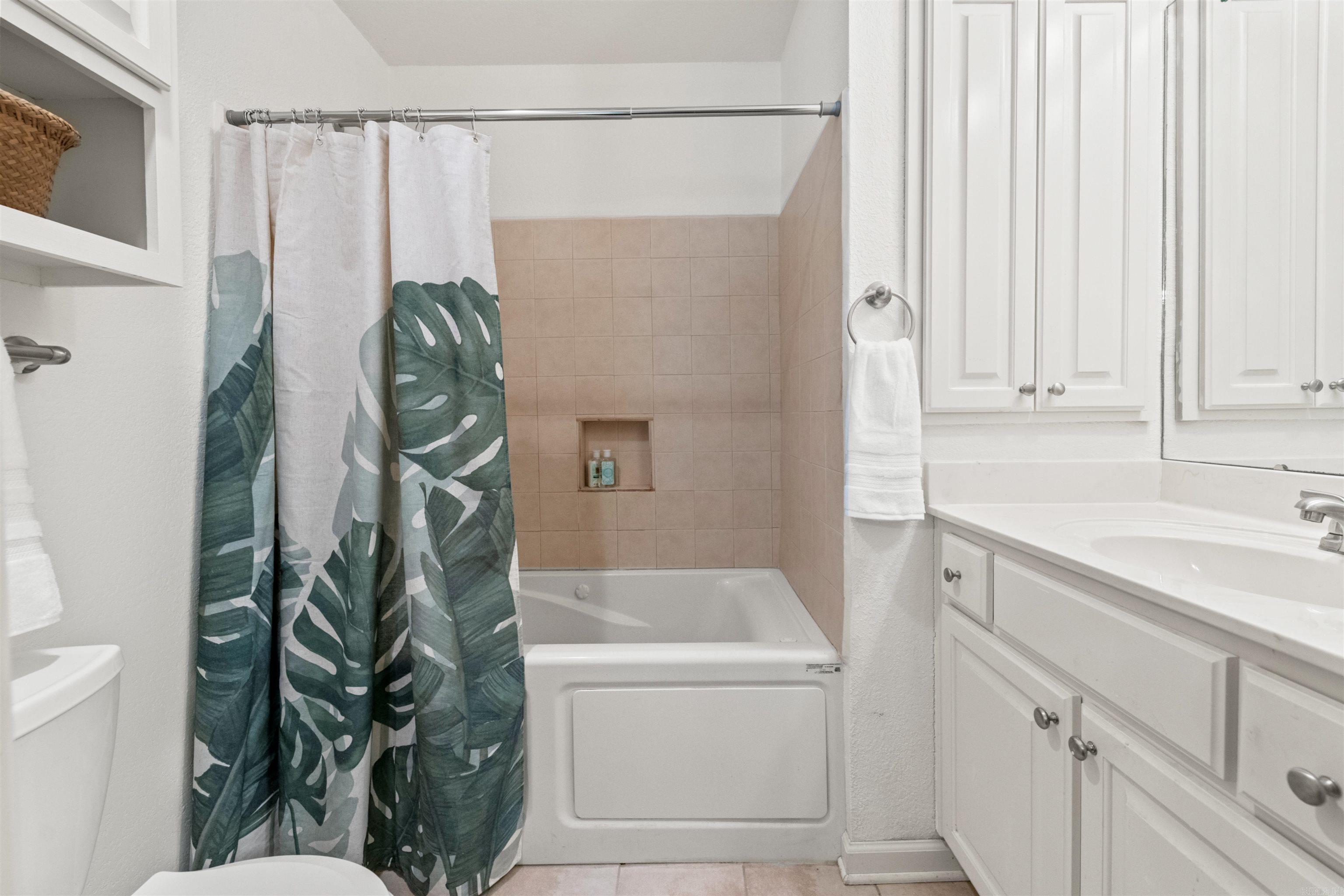 SILVER OAKS - Residential