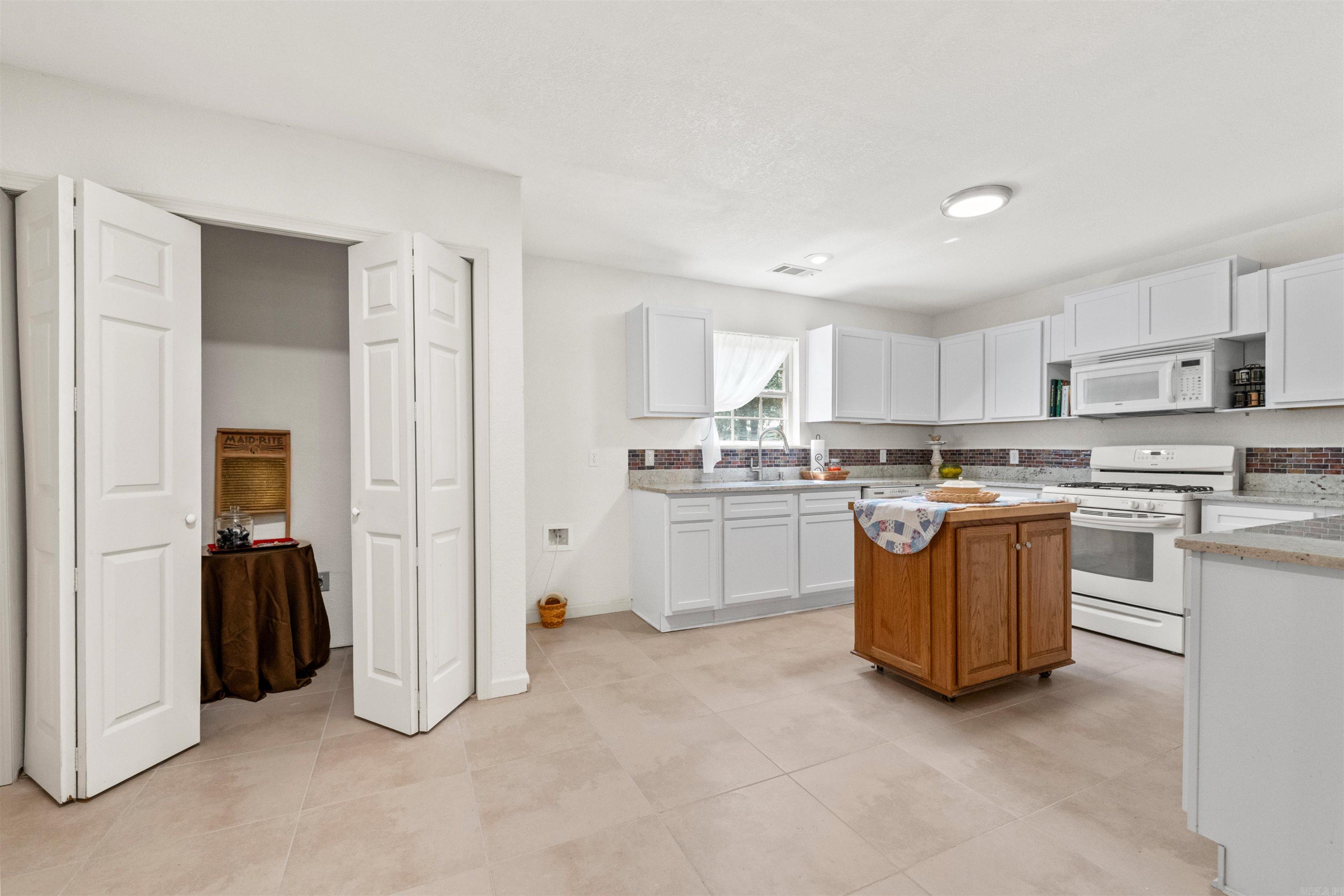 SILVER OAKS - Residential