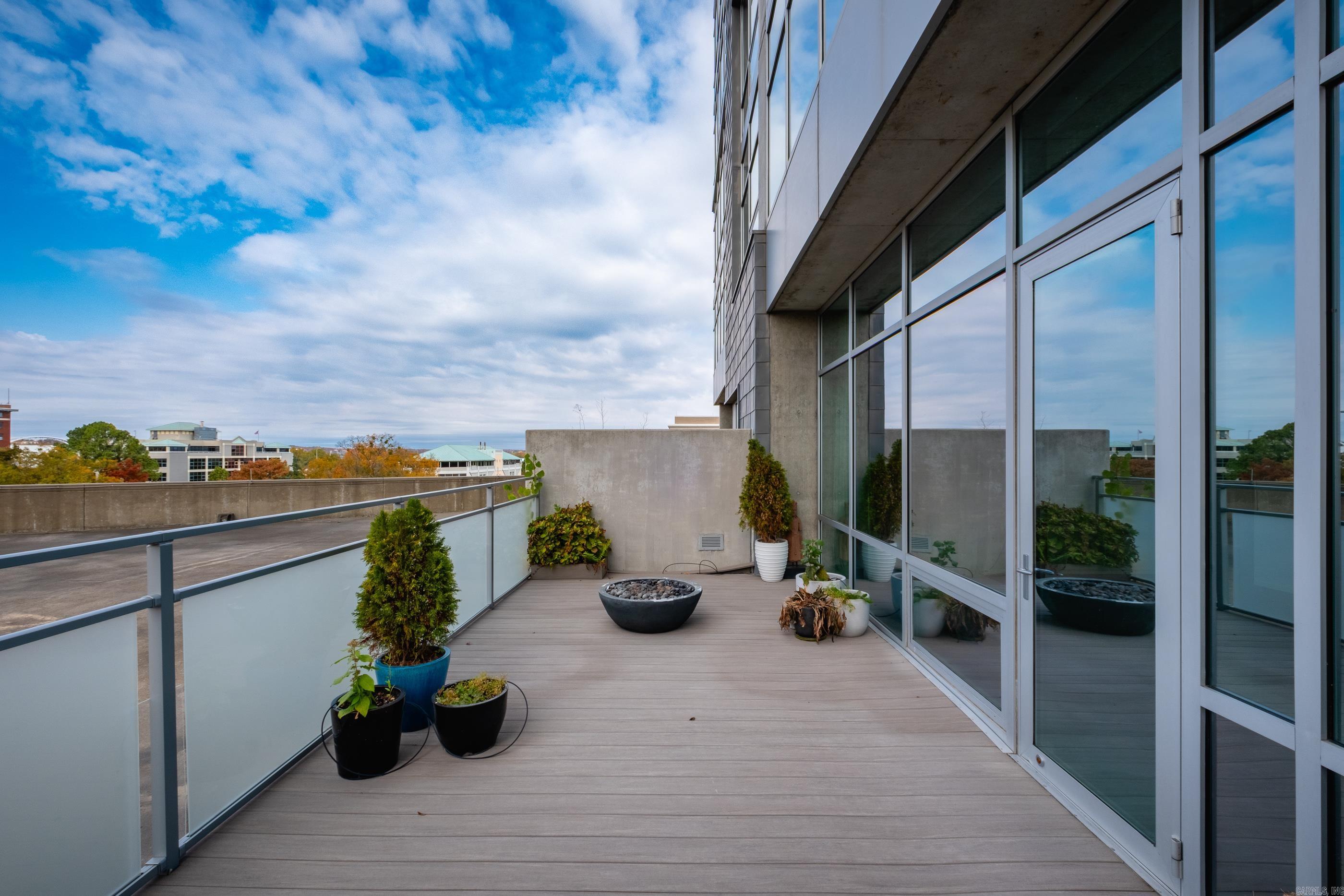 300 THIRD HPR - Residential