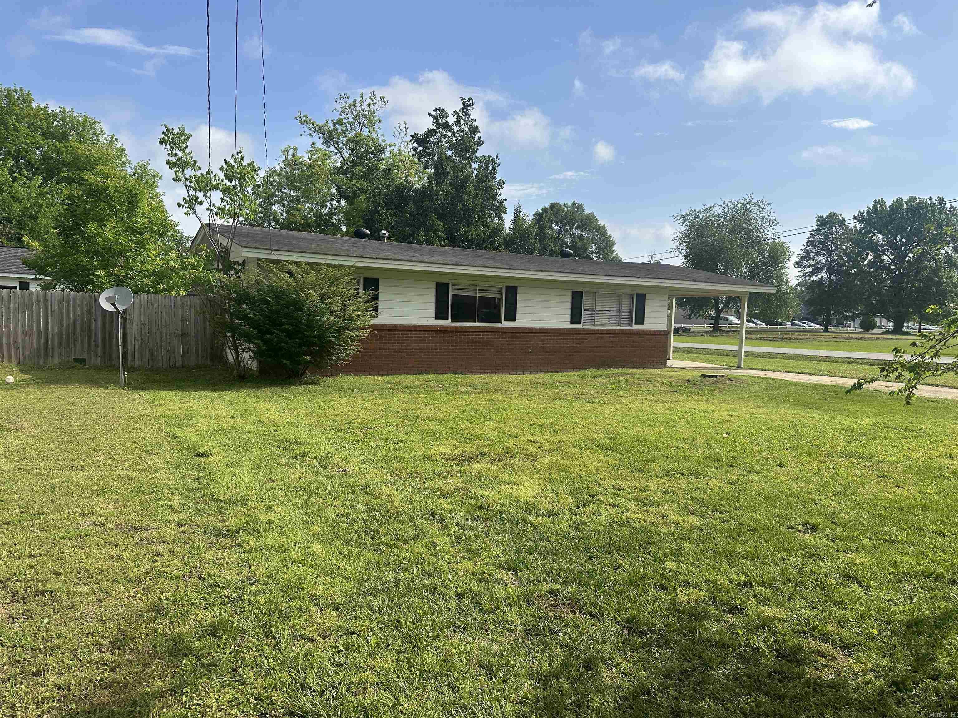 Come check out this charming home on a large corner lot close to all that Russellville has to offer. This home has 3 bedrooms and 1 full bath, a large fenced in back yard and so much more. AGENTS SEE REMARKS.
