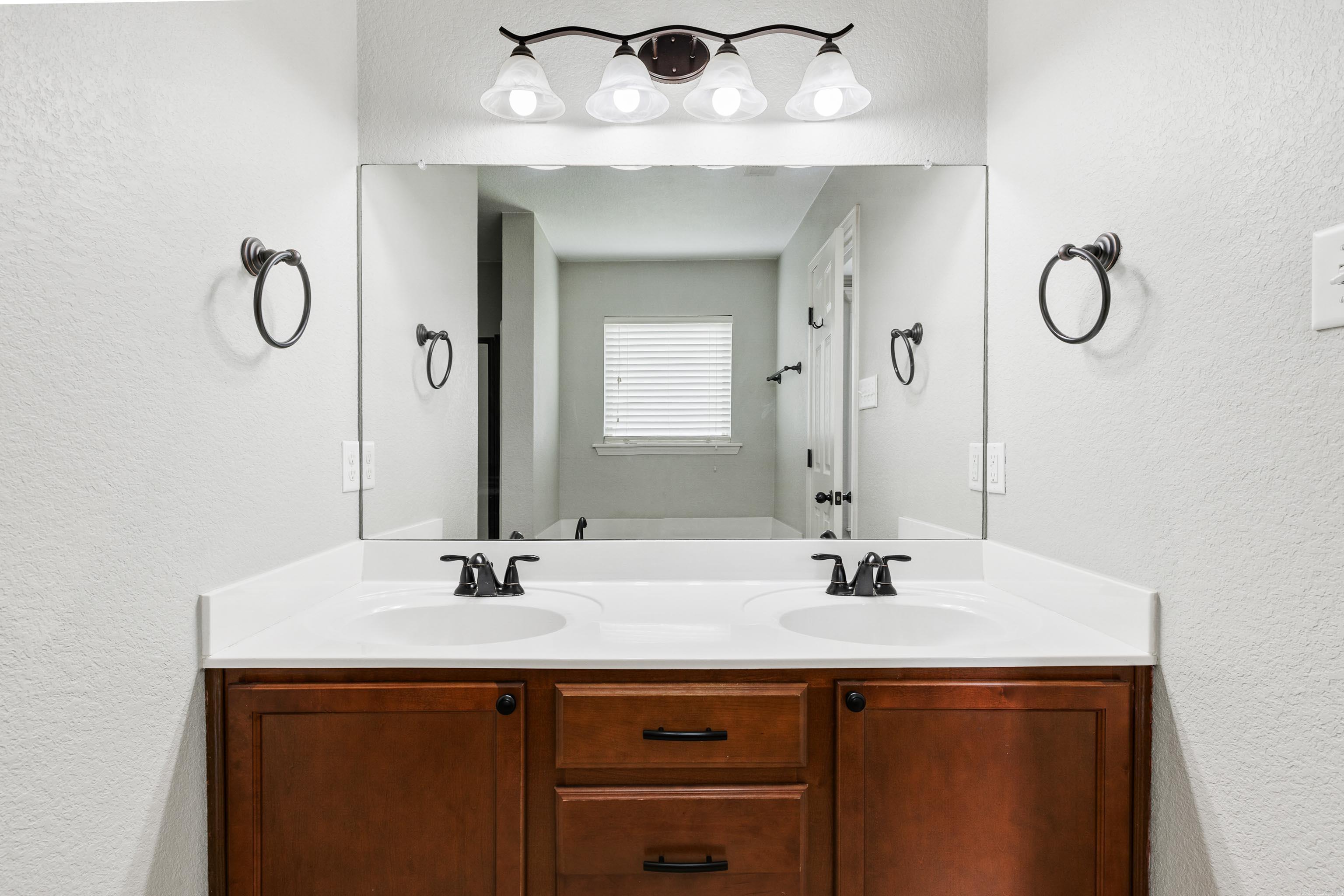 EMERALD MOUNTAIN - Residential